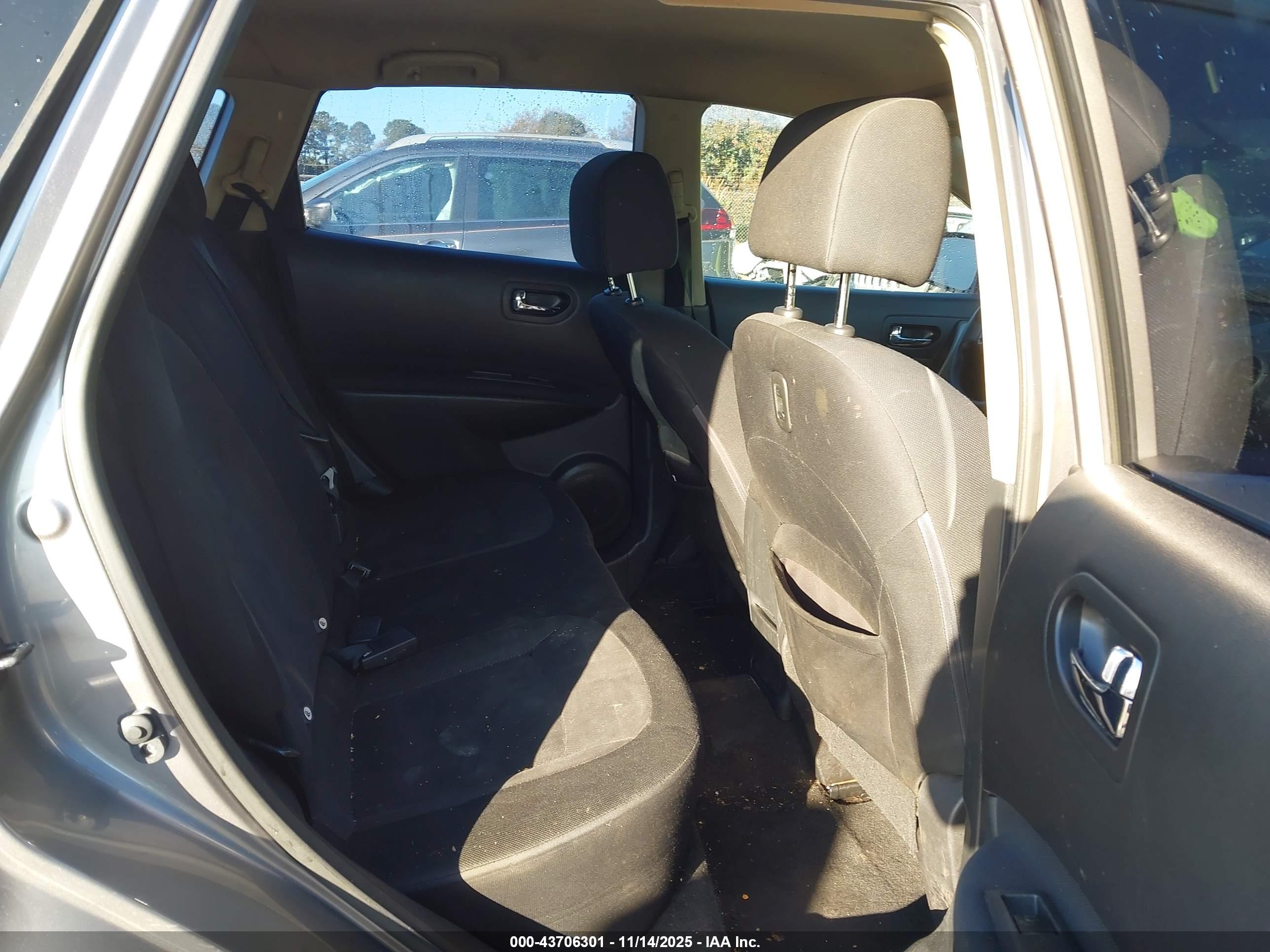 NISSAN ROGUE image 8