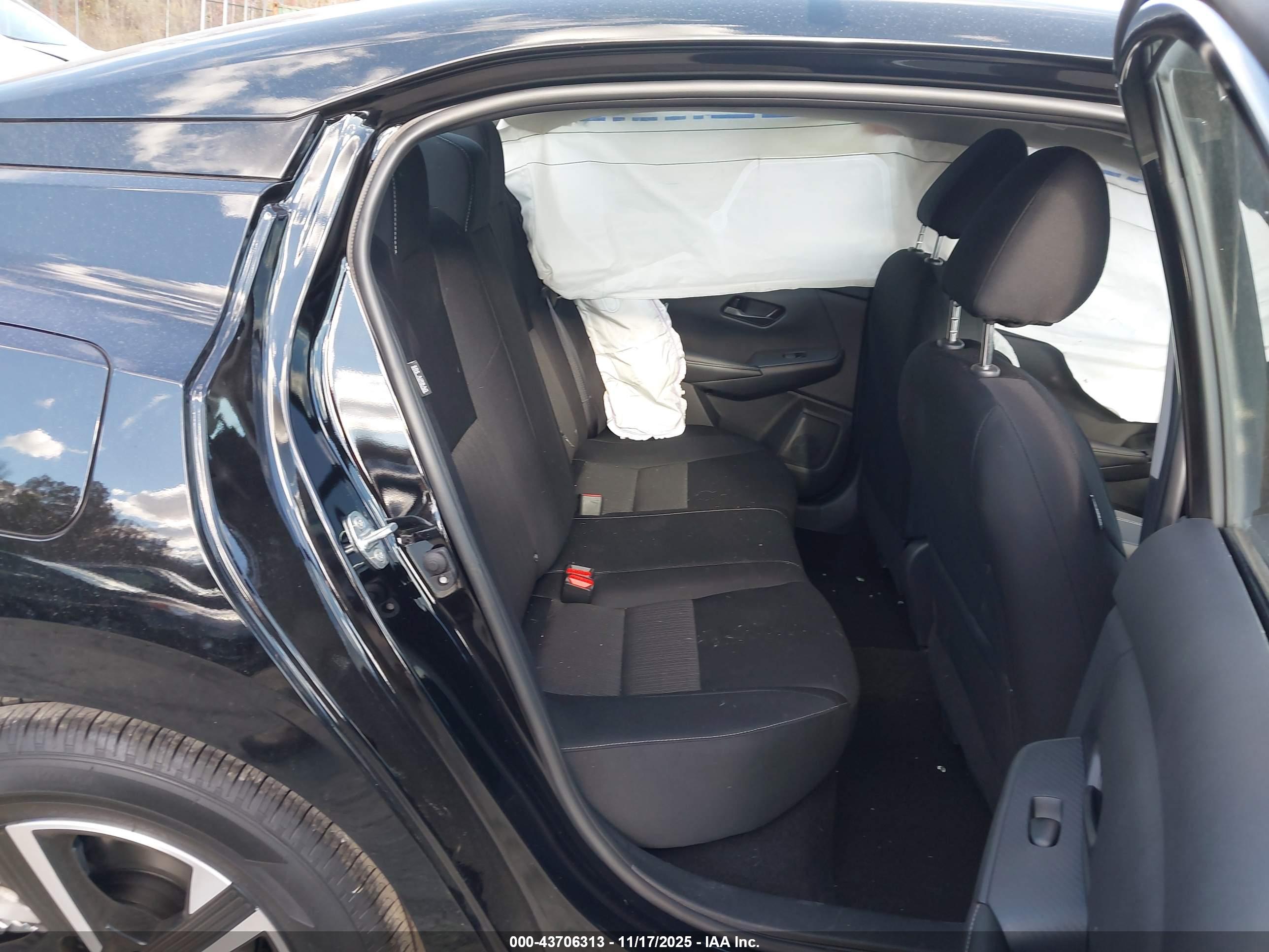 NISSAN SENTRA image 8
