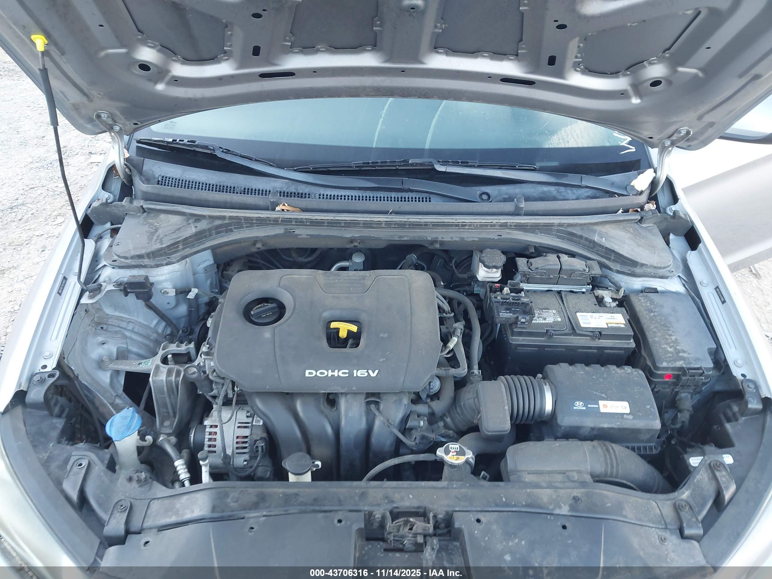 HYUNDAI ELANTRA image 10