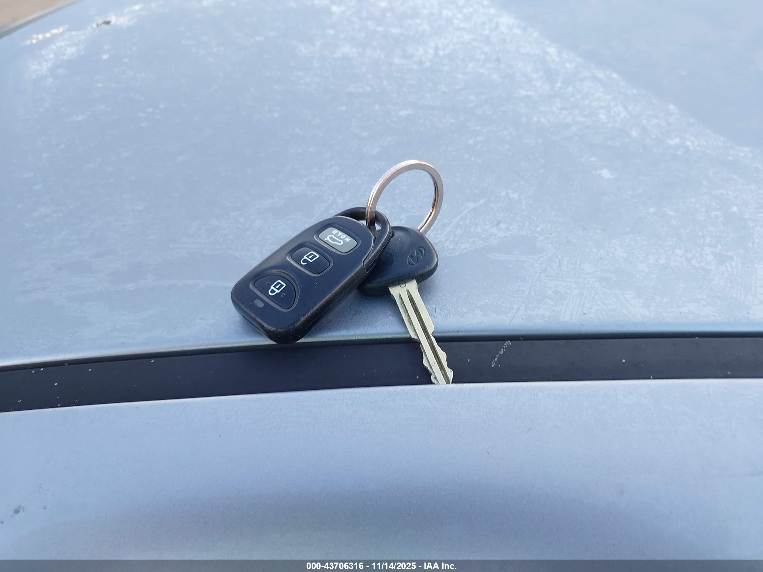 HYUNDAI ELANTRA image 11