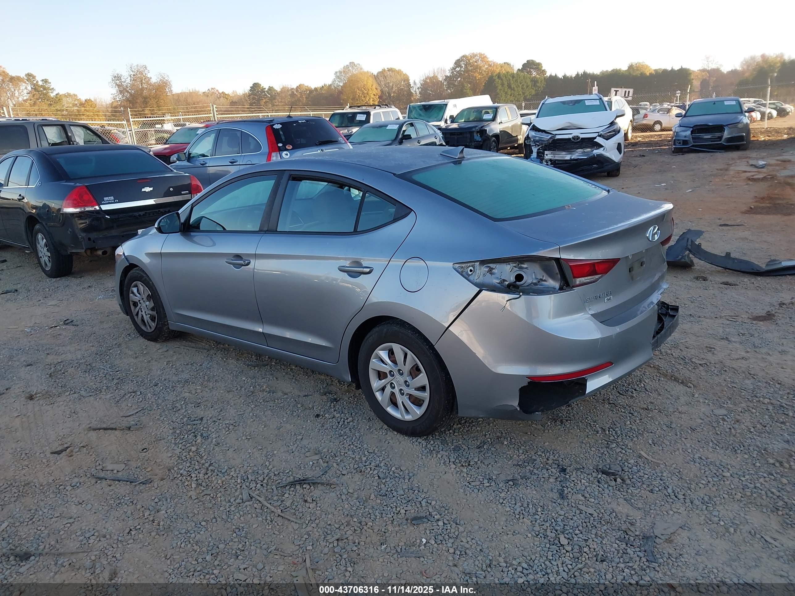 HYUNDAI ELANTRA image 3