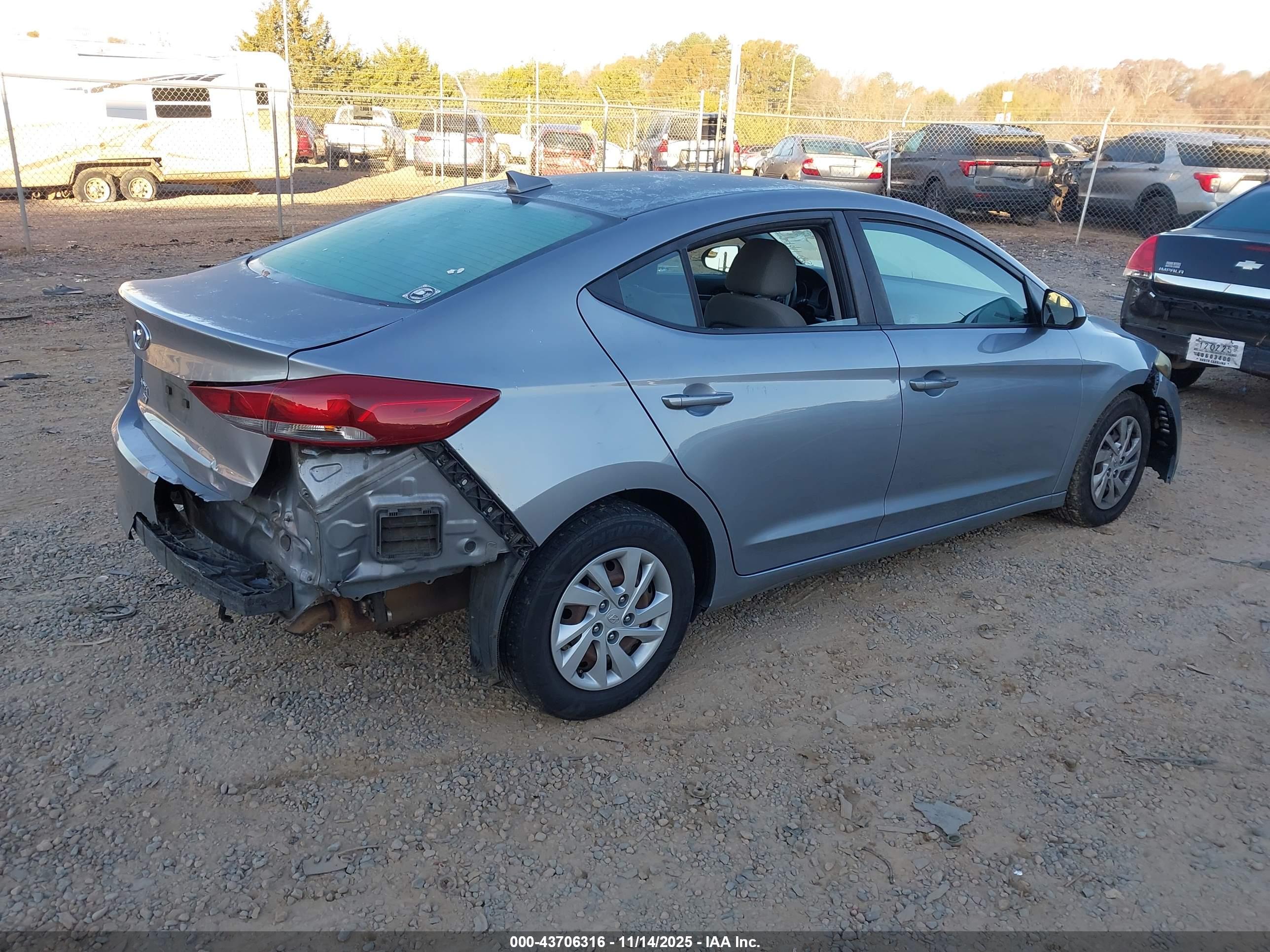 HYUNDAI ELANTRA image 4