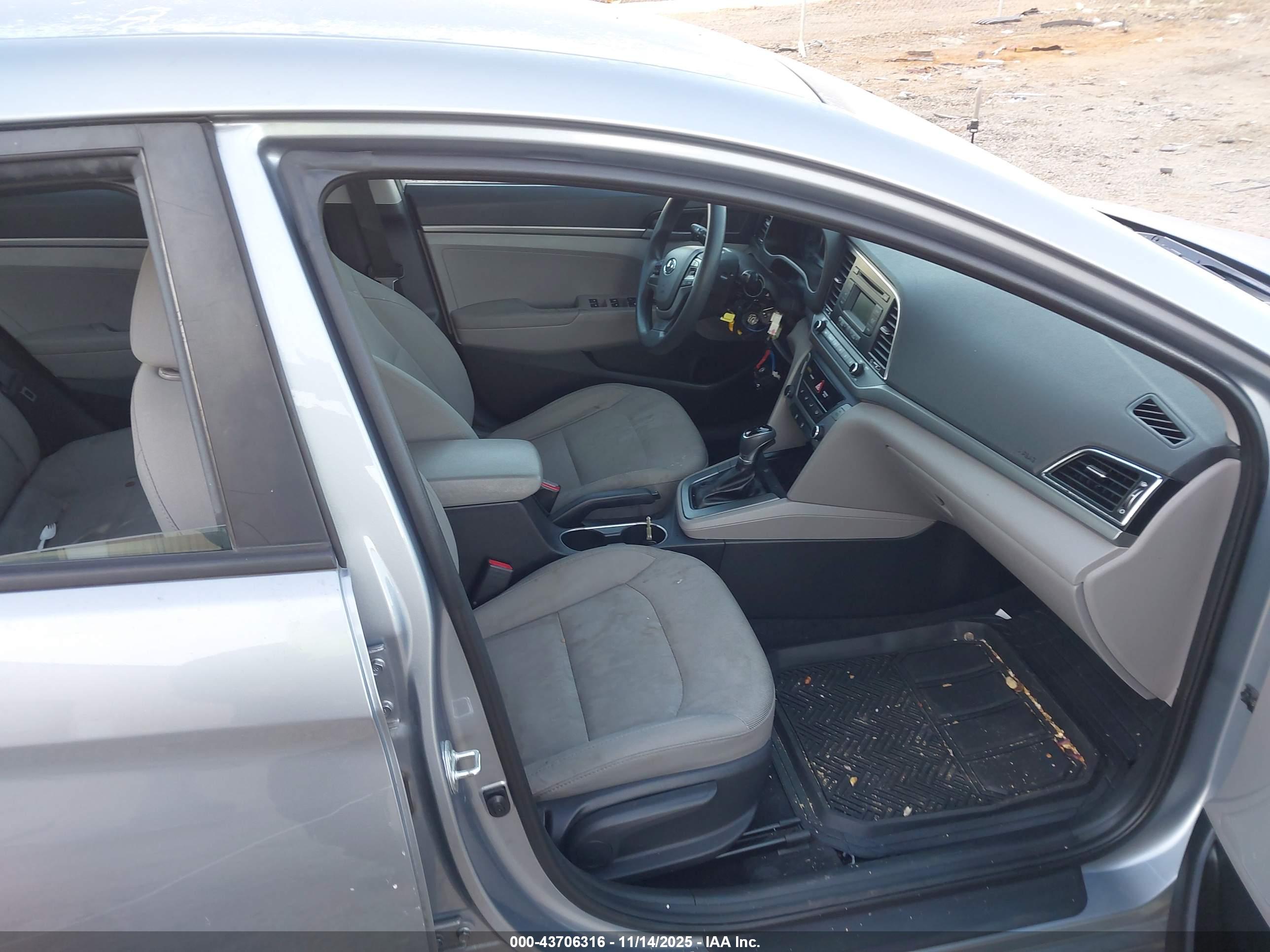 HYUNDAI ELANTRA image 5