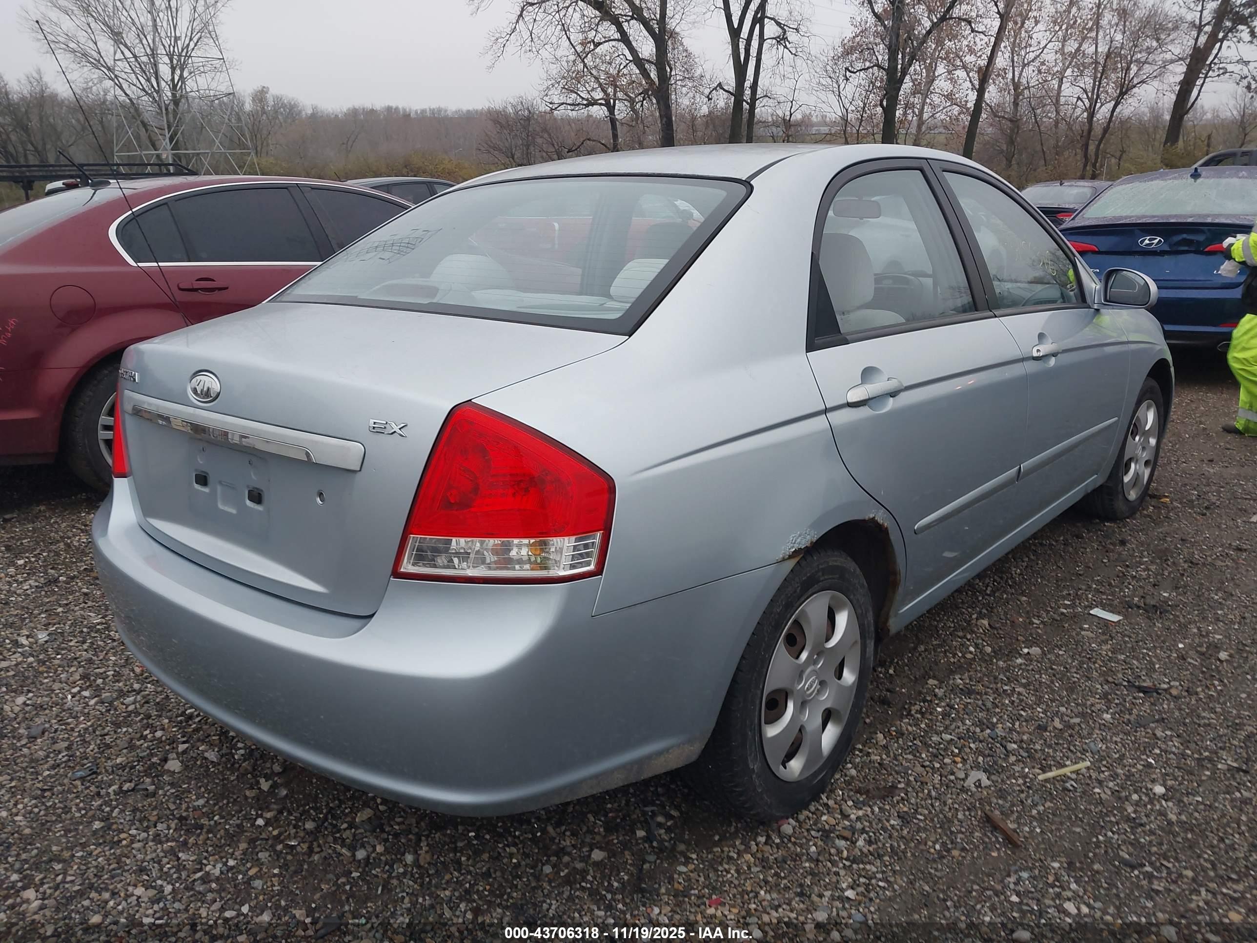 KIA SPECTRA image 4