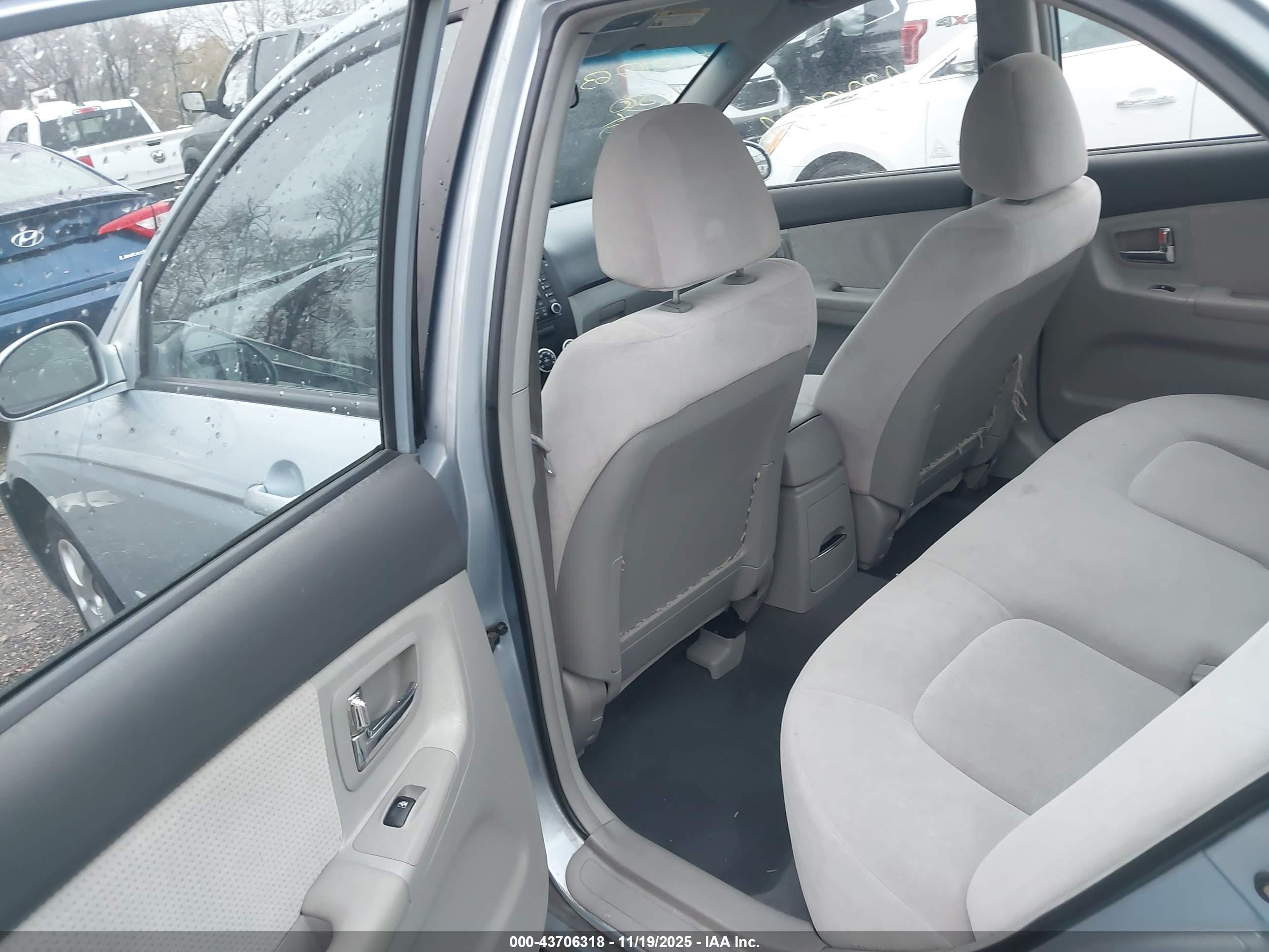 KIA SPECTRA image 8