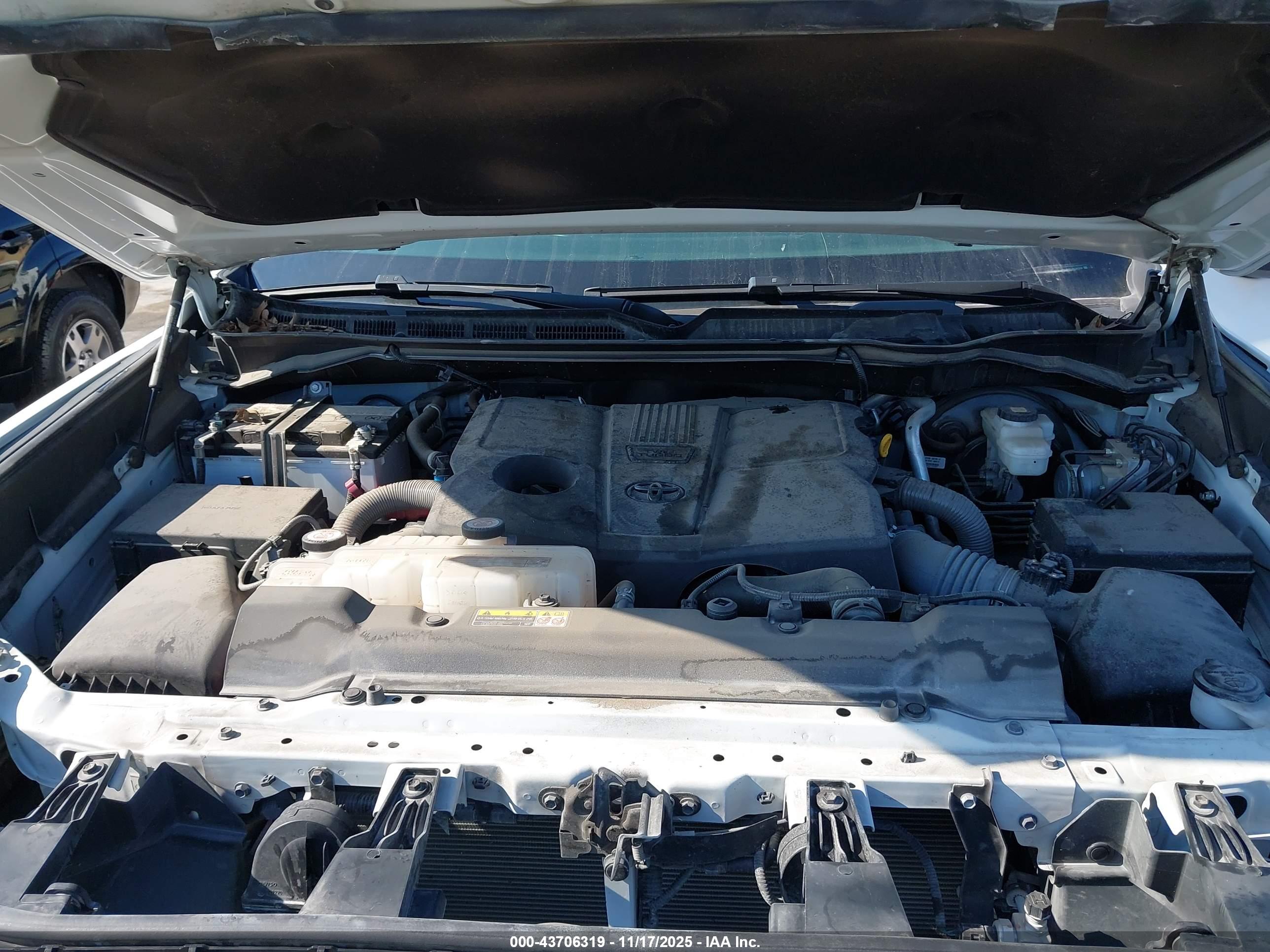 TOYOTA TUNDRA image 10