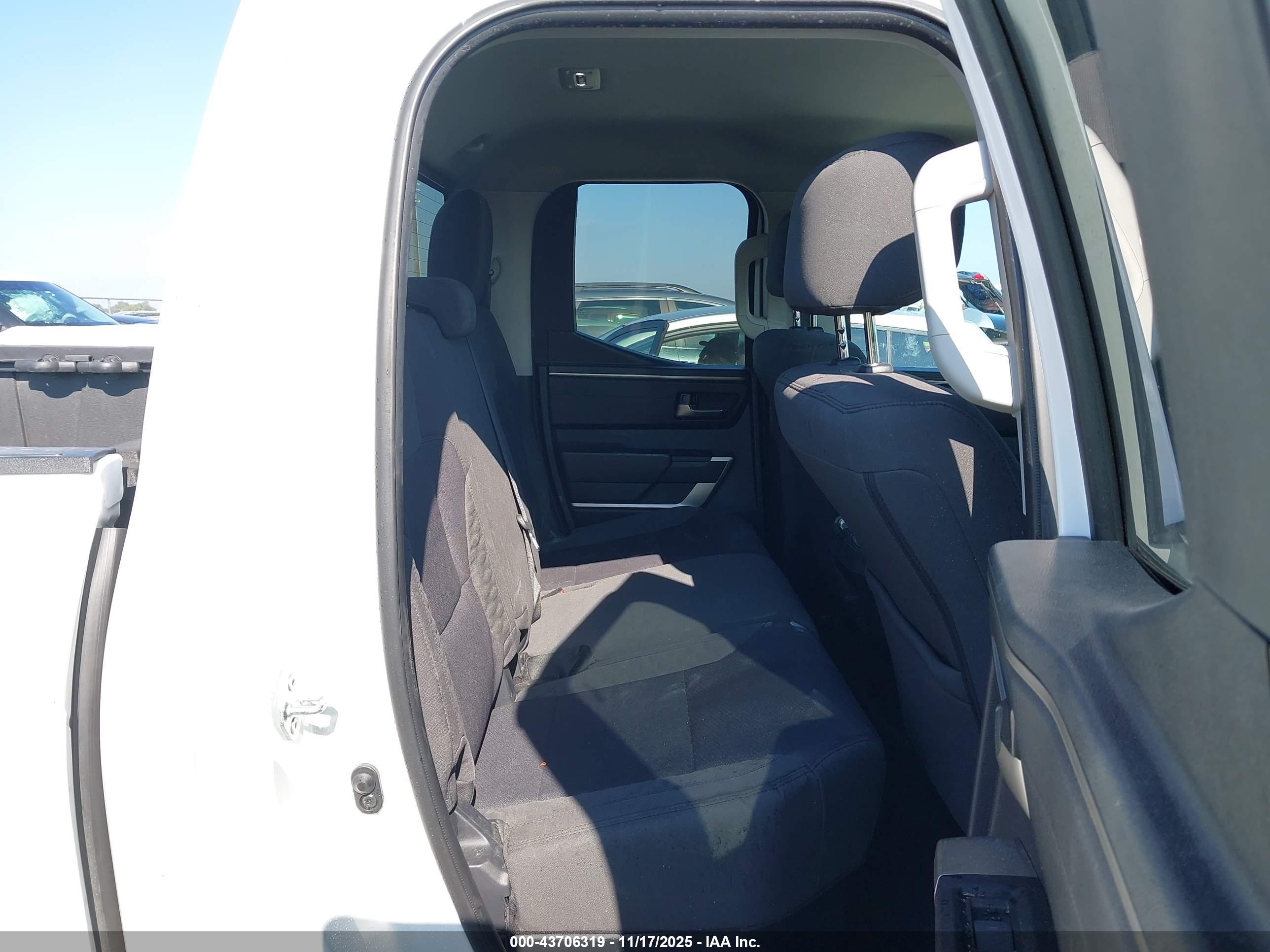 TOYOTA TUNDRA image 8