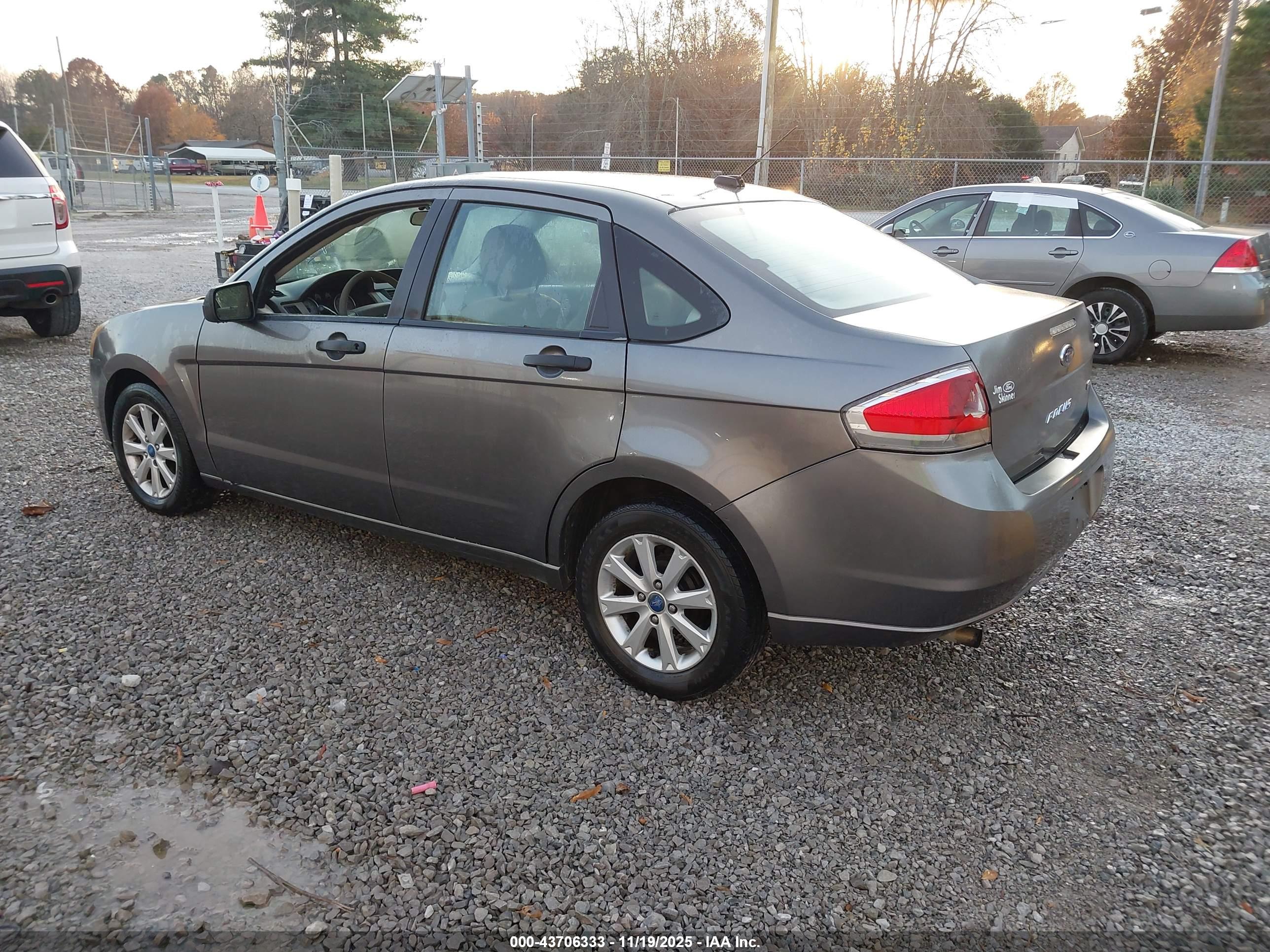 FORD FOCUS image 3