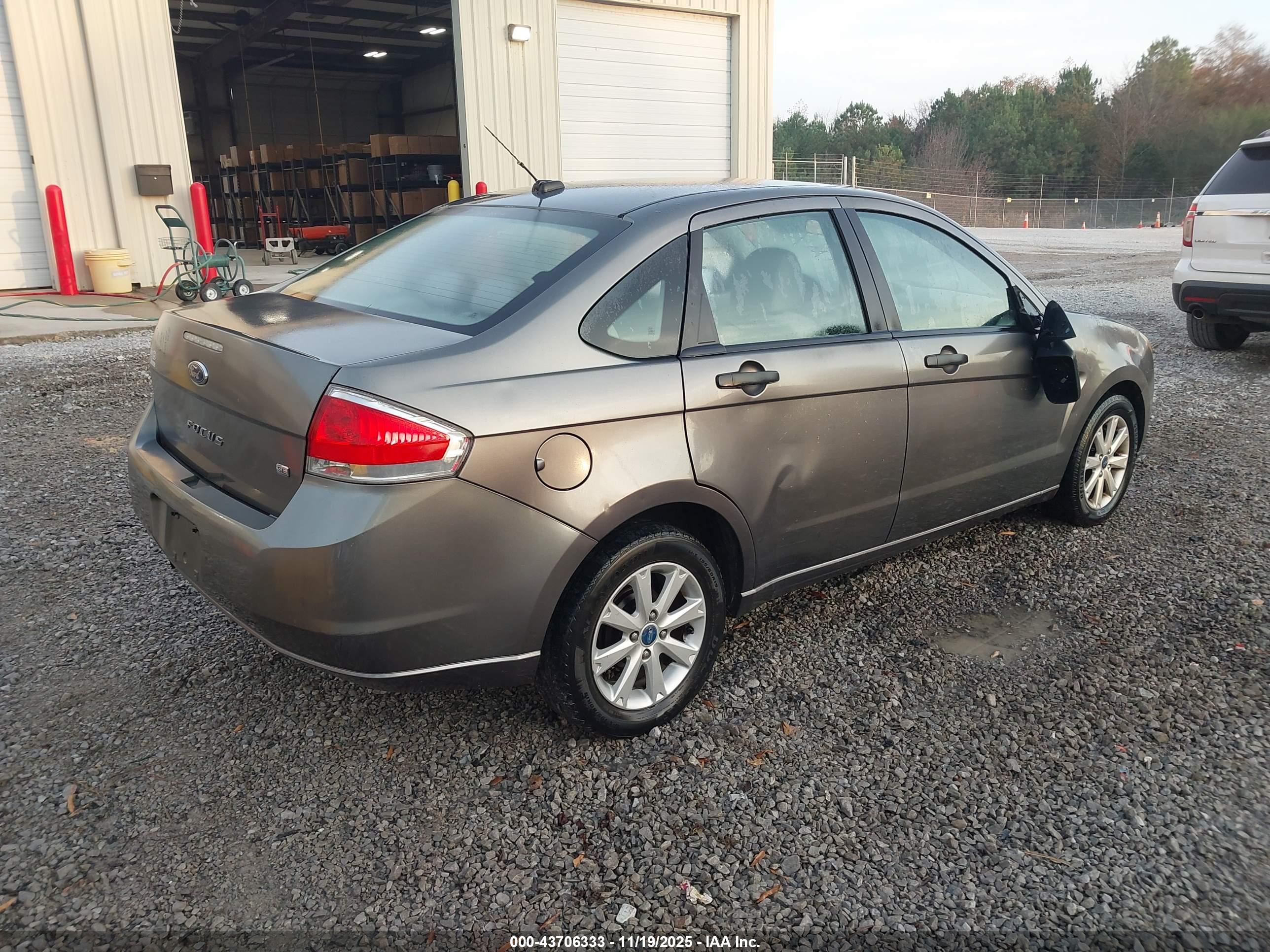 FORD FOCUS image 4