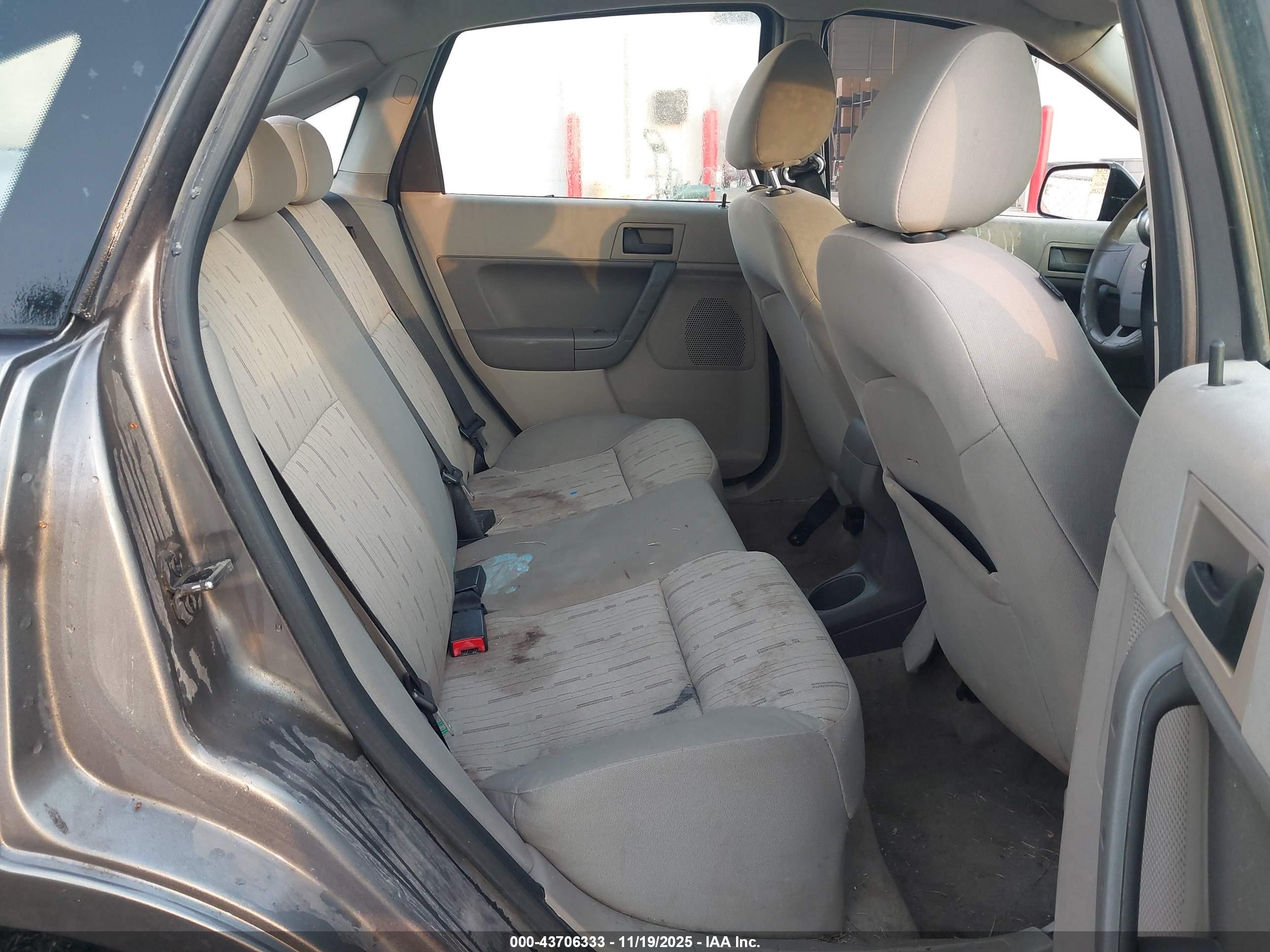 FORD FOCUS image 8
