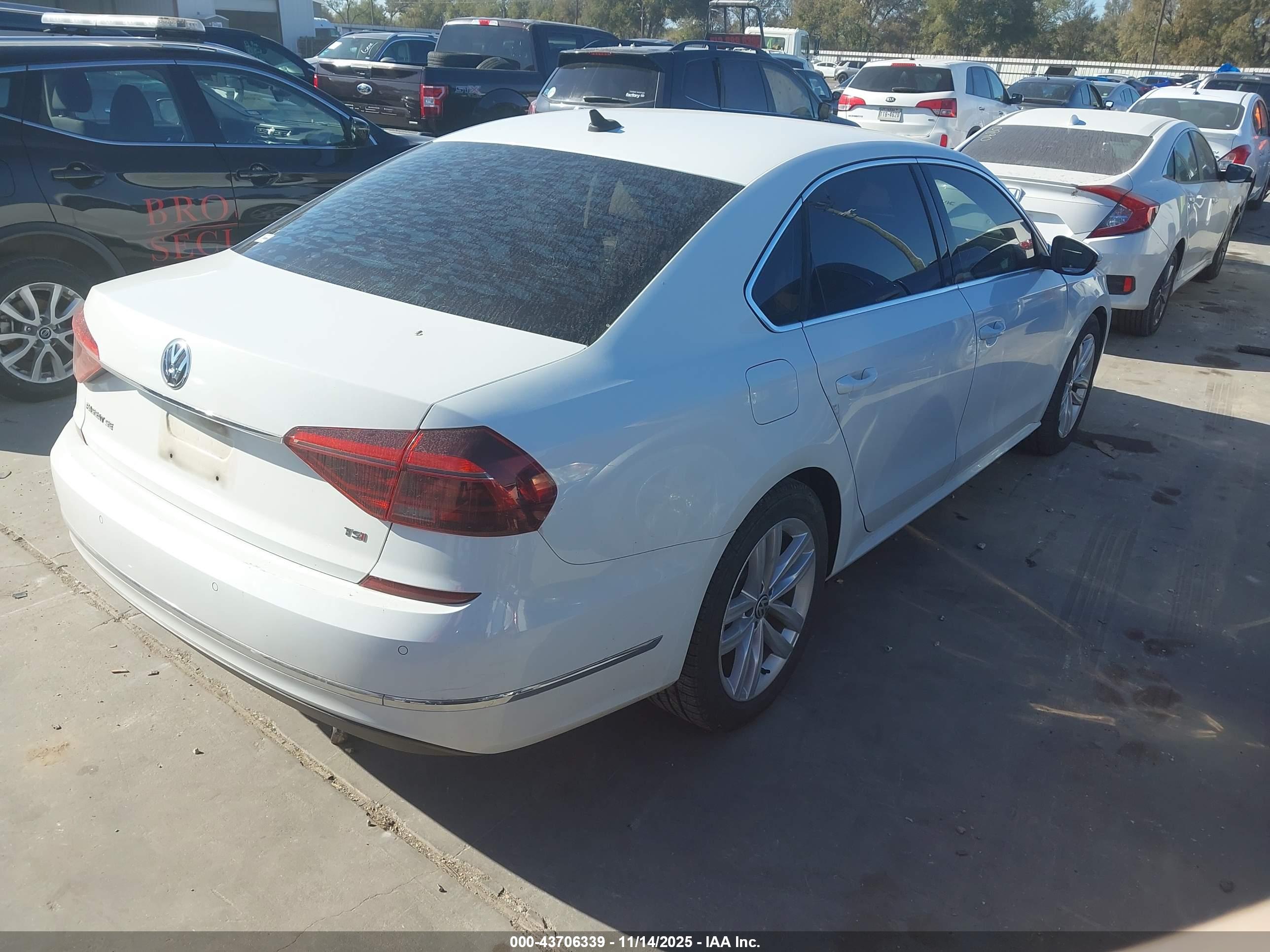 VOLKSWAGEN PASSAT image 4