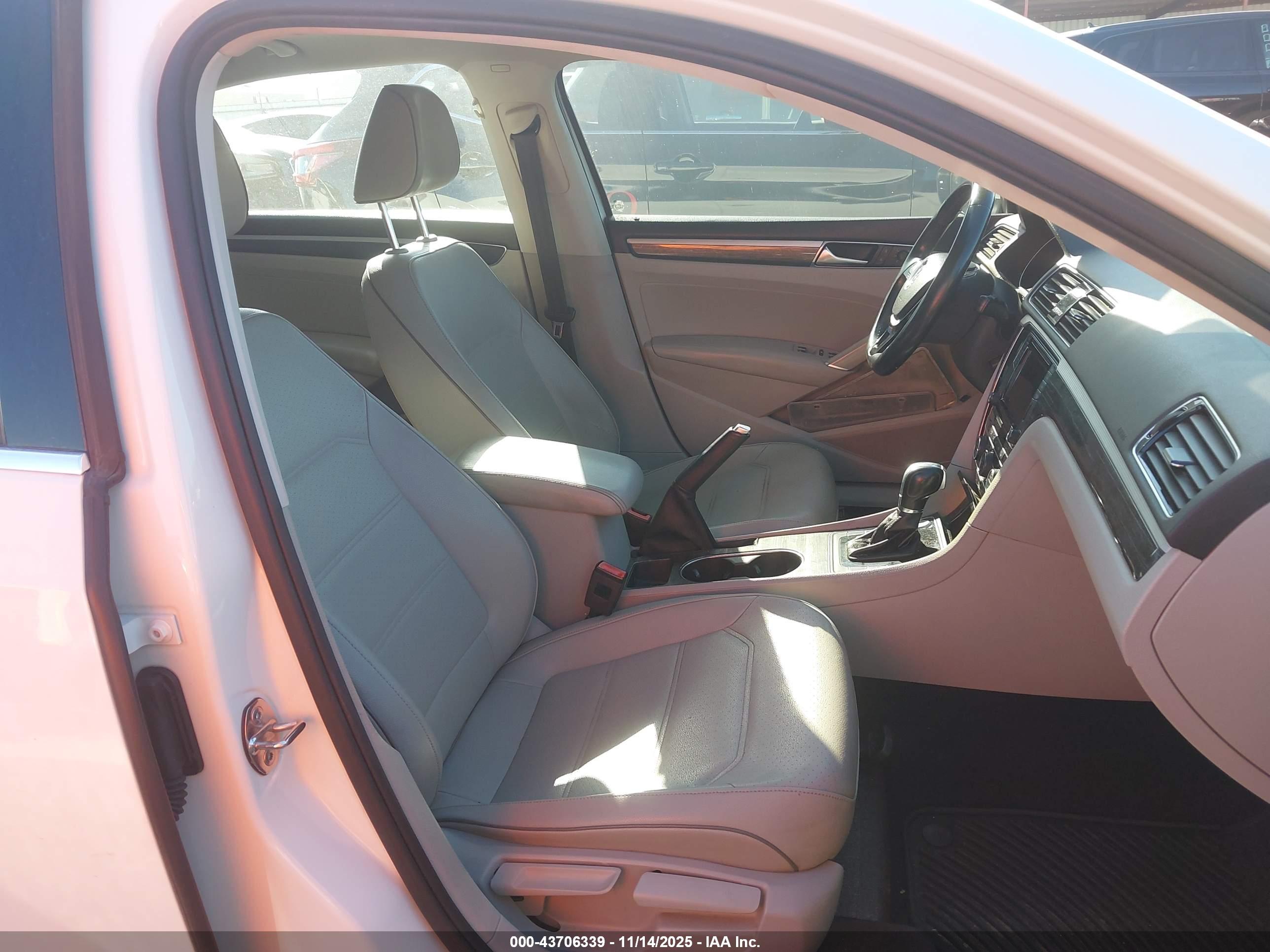 VOLKSWAGEN PASSAT image 5