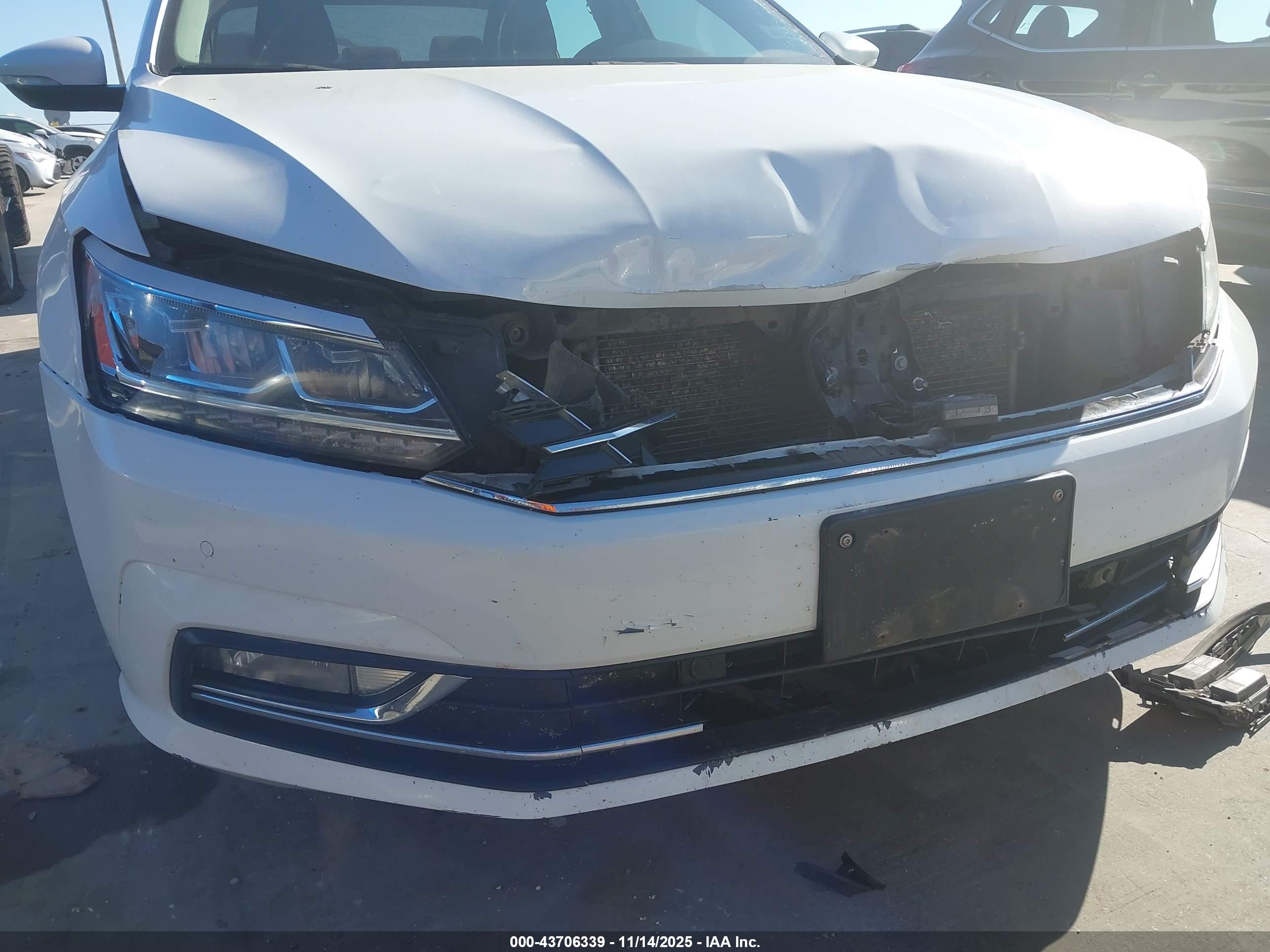 VOLKSWAGEN PASSAT image 6