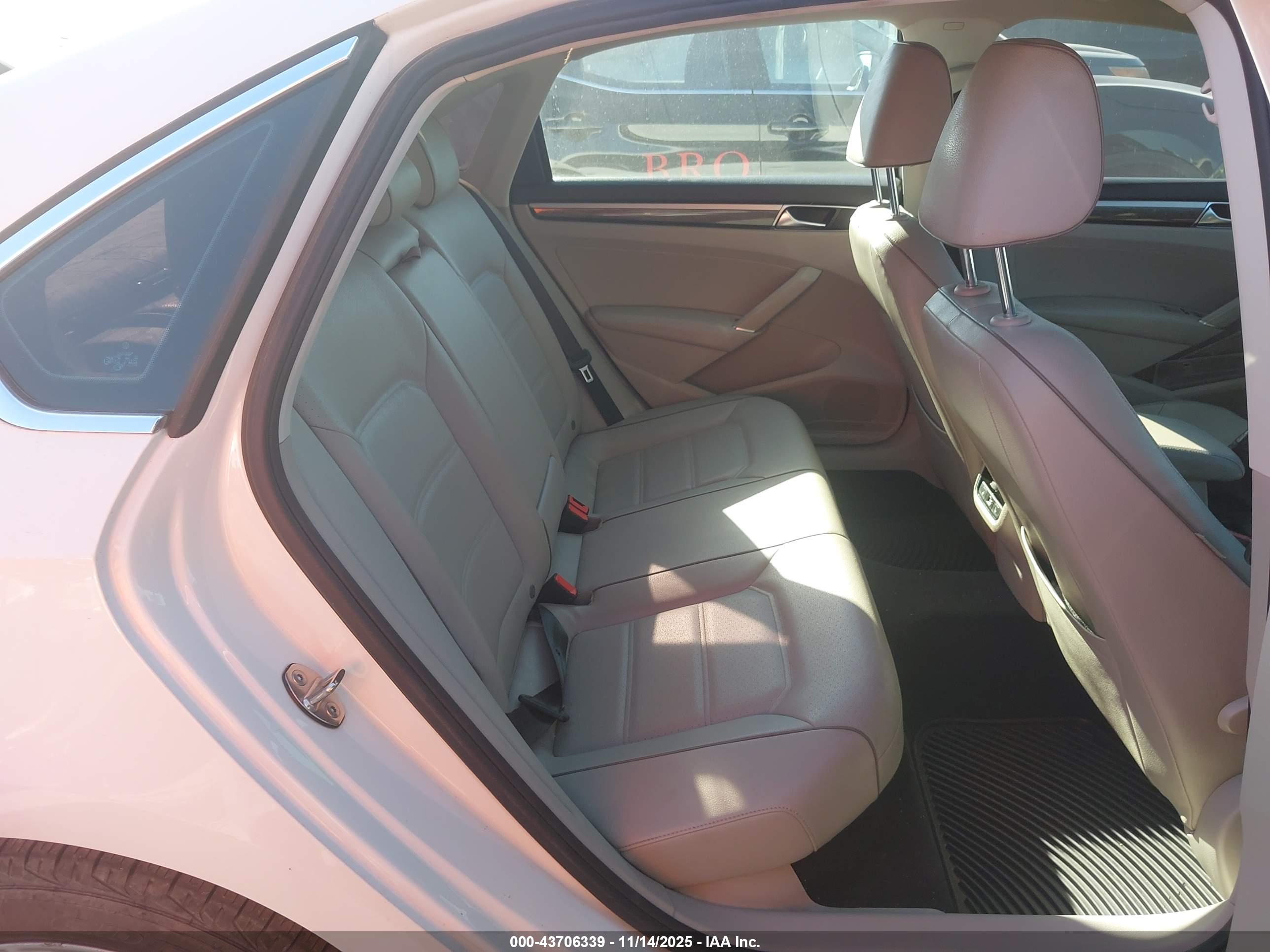 VOLKSWAGEN PASSAT image 8
