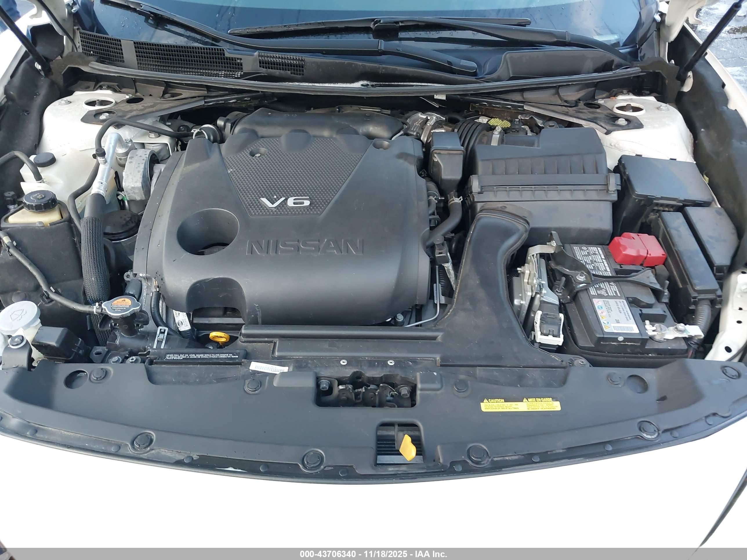 NISSAN MAXIMA image 10