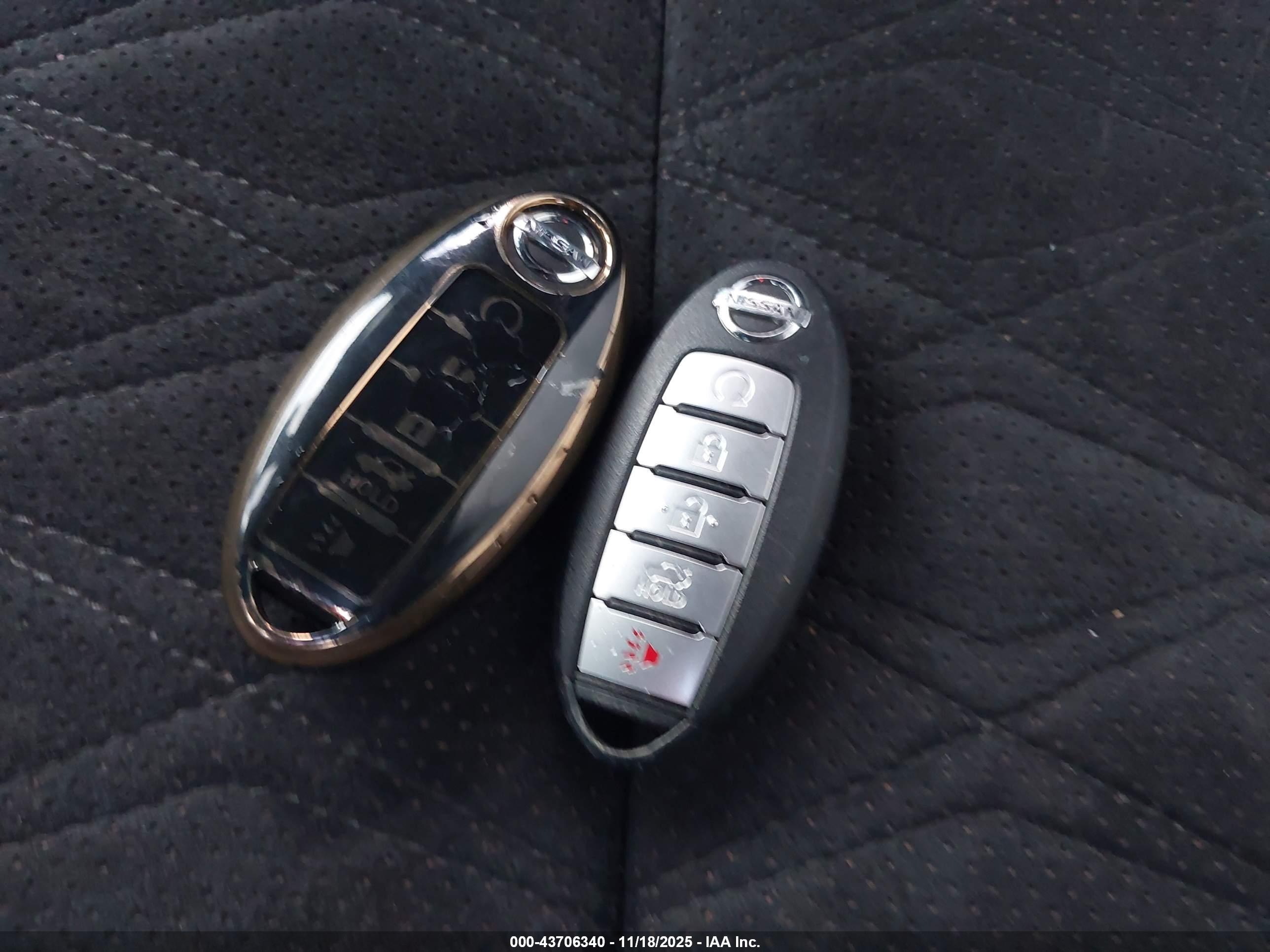 NISSAN MAXIMA image 11