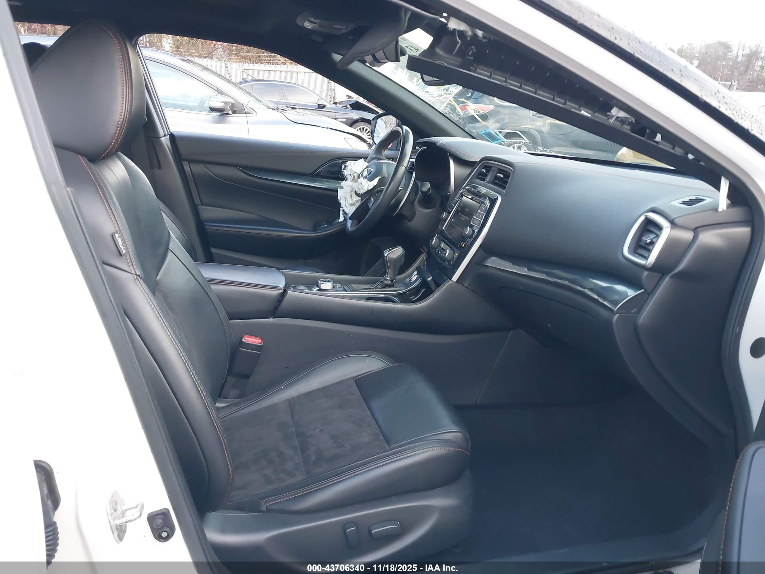 NISSAN MAXIMA image 5