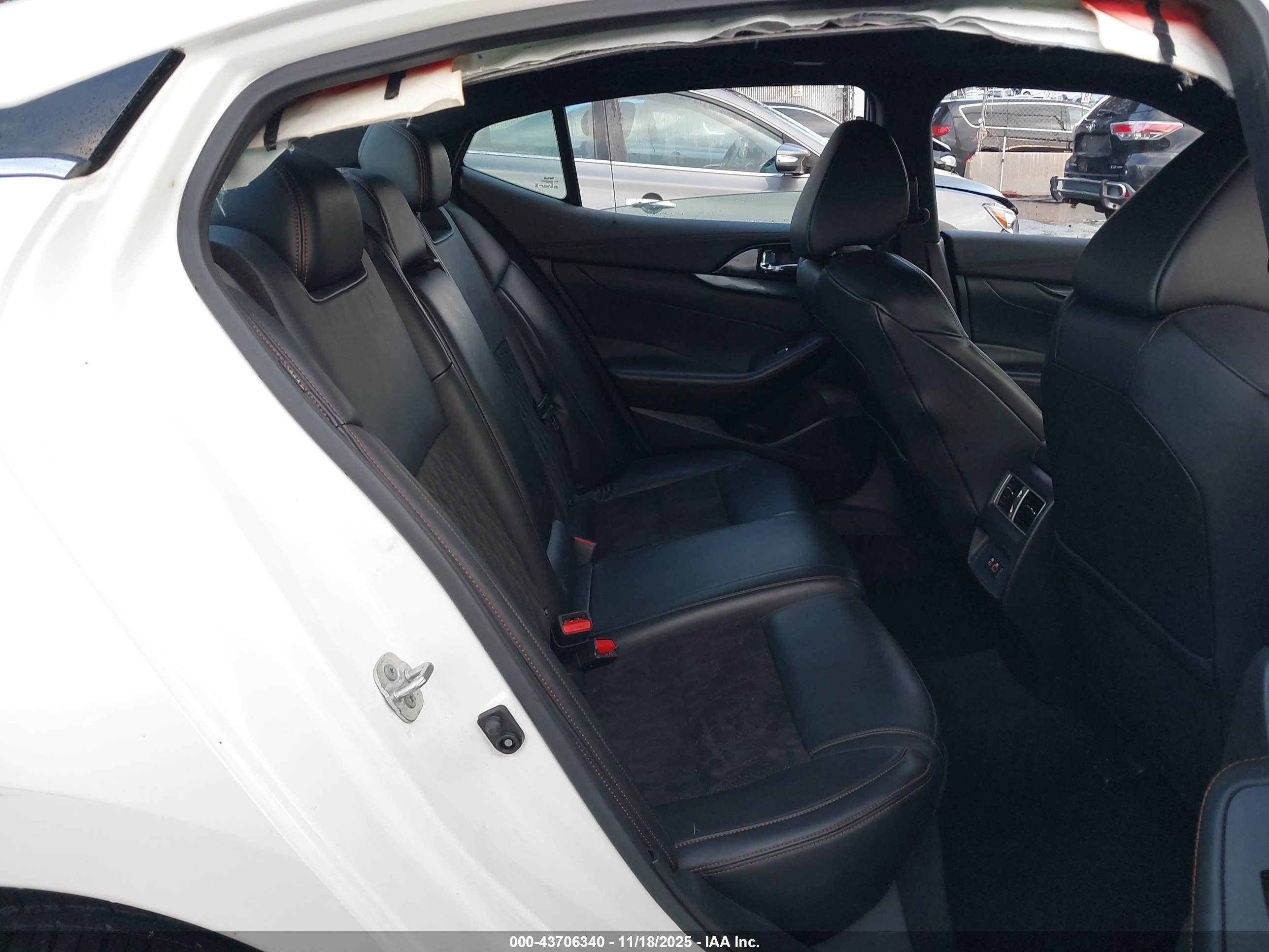 NISSAN MAXIMA image 8