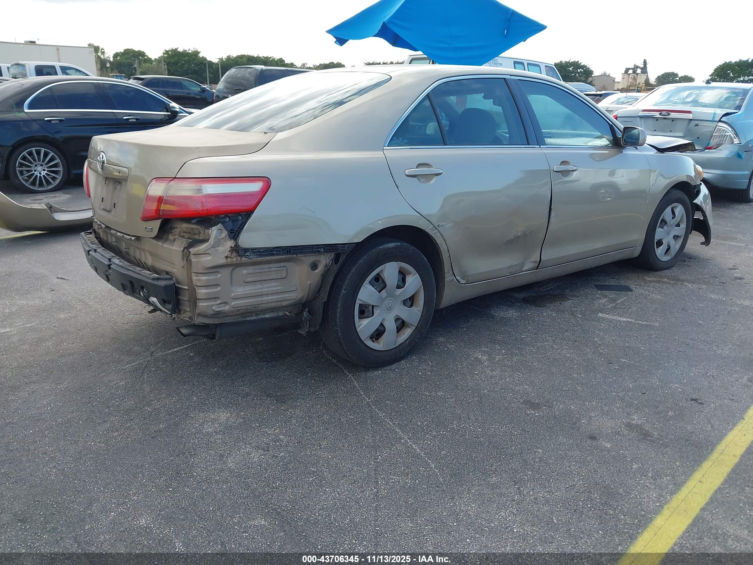 TOYOTA CAMRY image 4