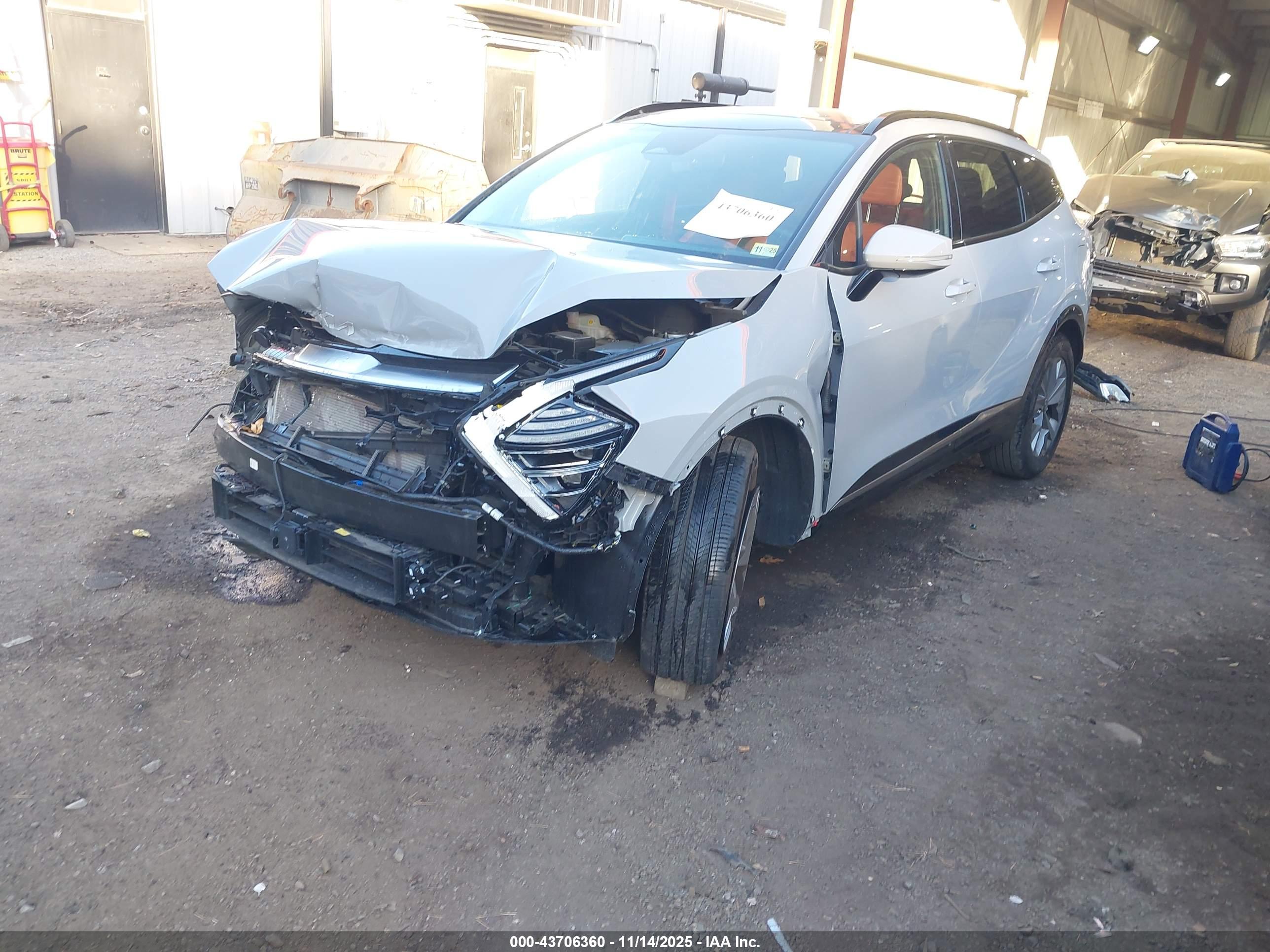 KIA SPORTAGE image 2