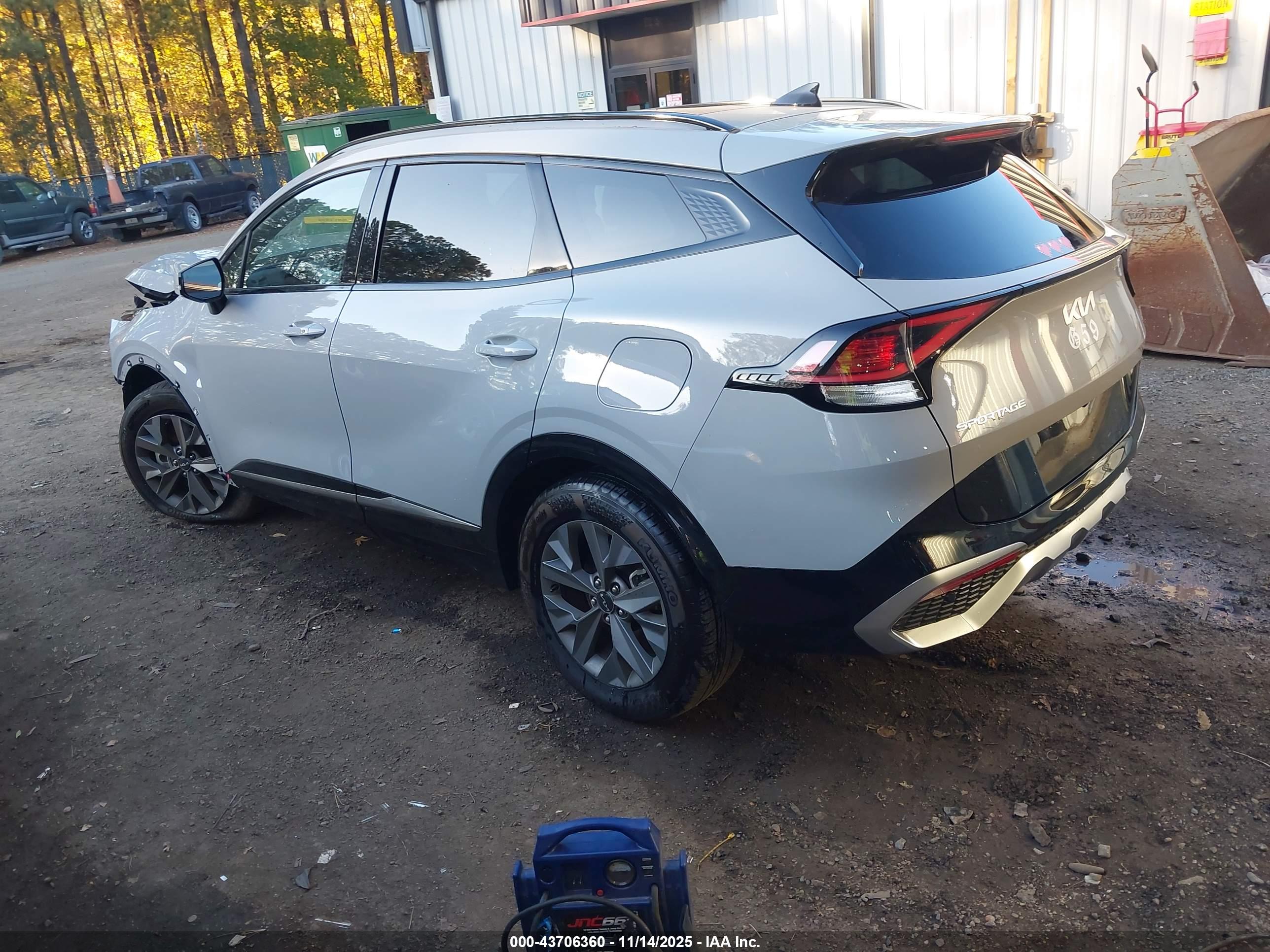 KIA SPORTAGE image 3