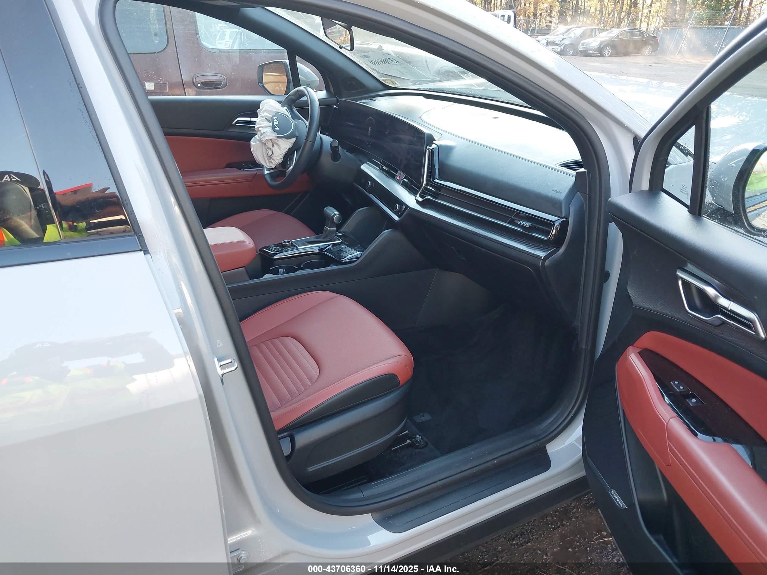 KIA SPORTAGE image 5