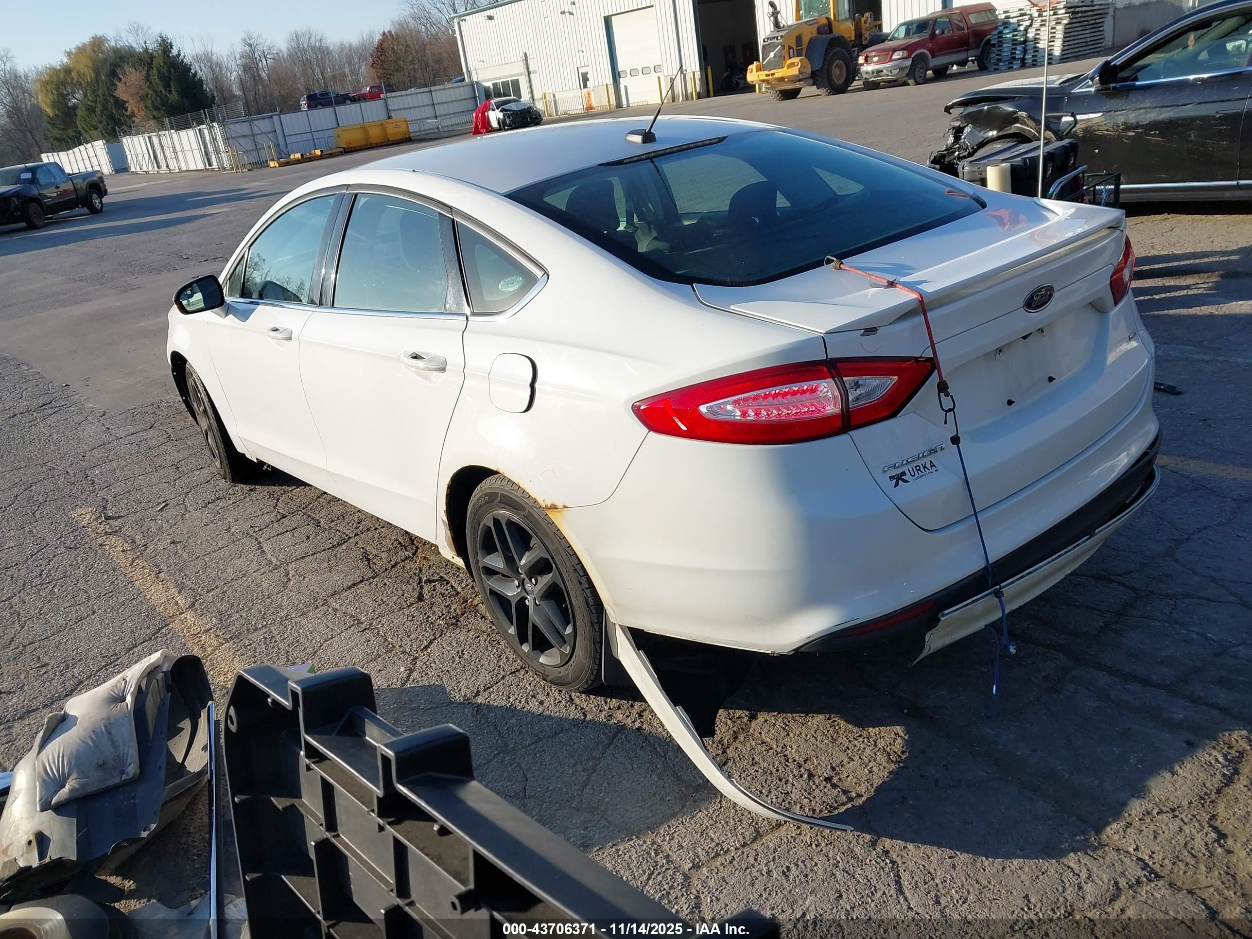 FORD FUSION image 3
