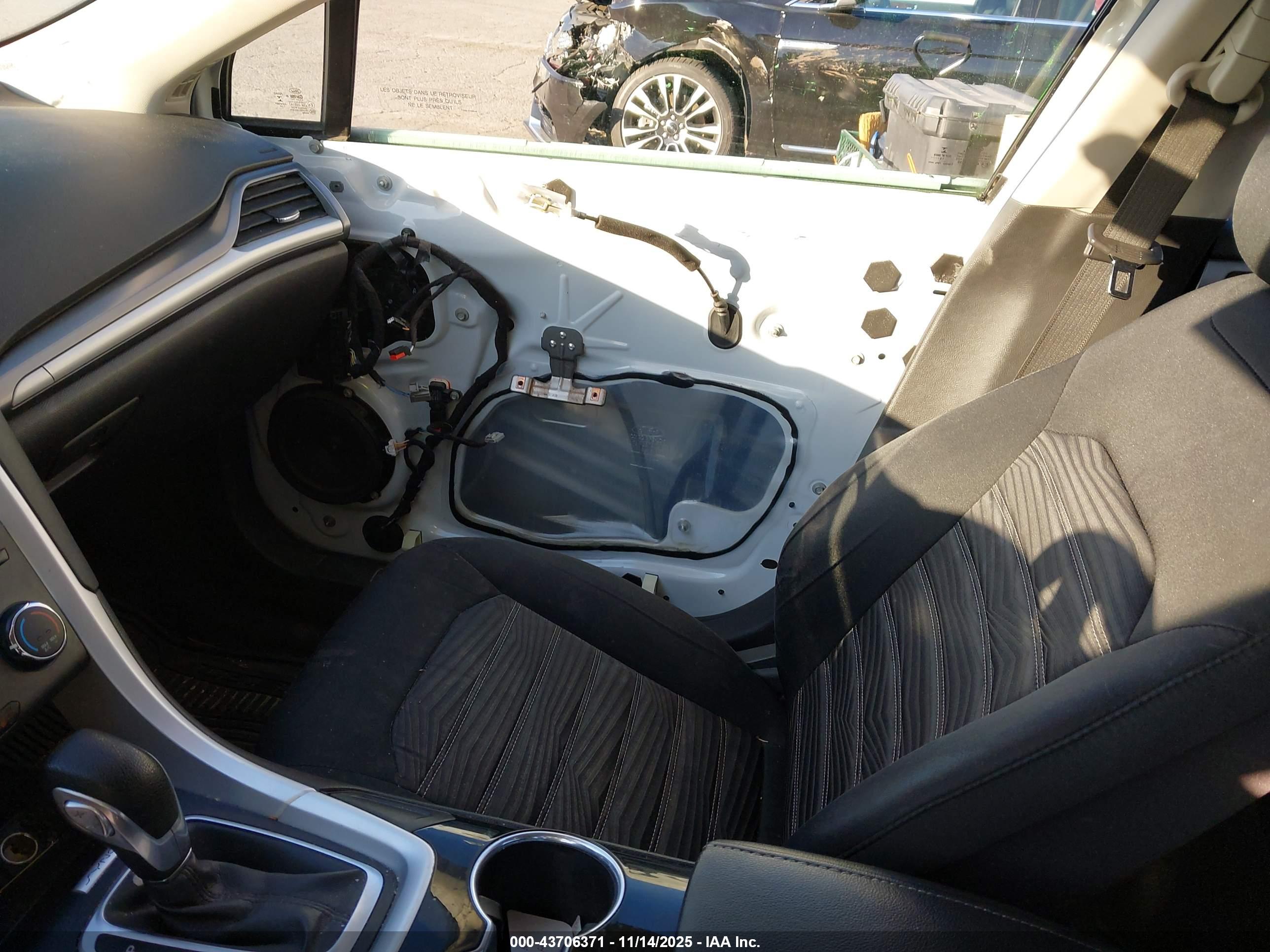 FORD FUSION image 5