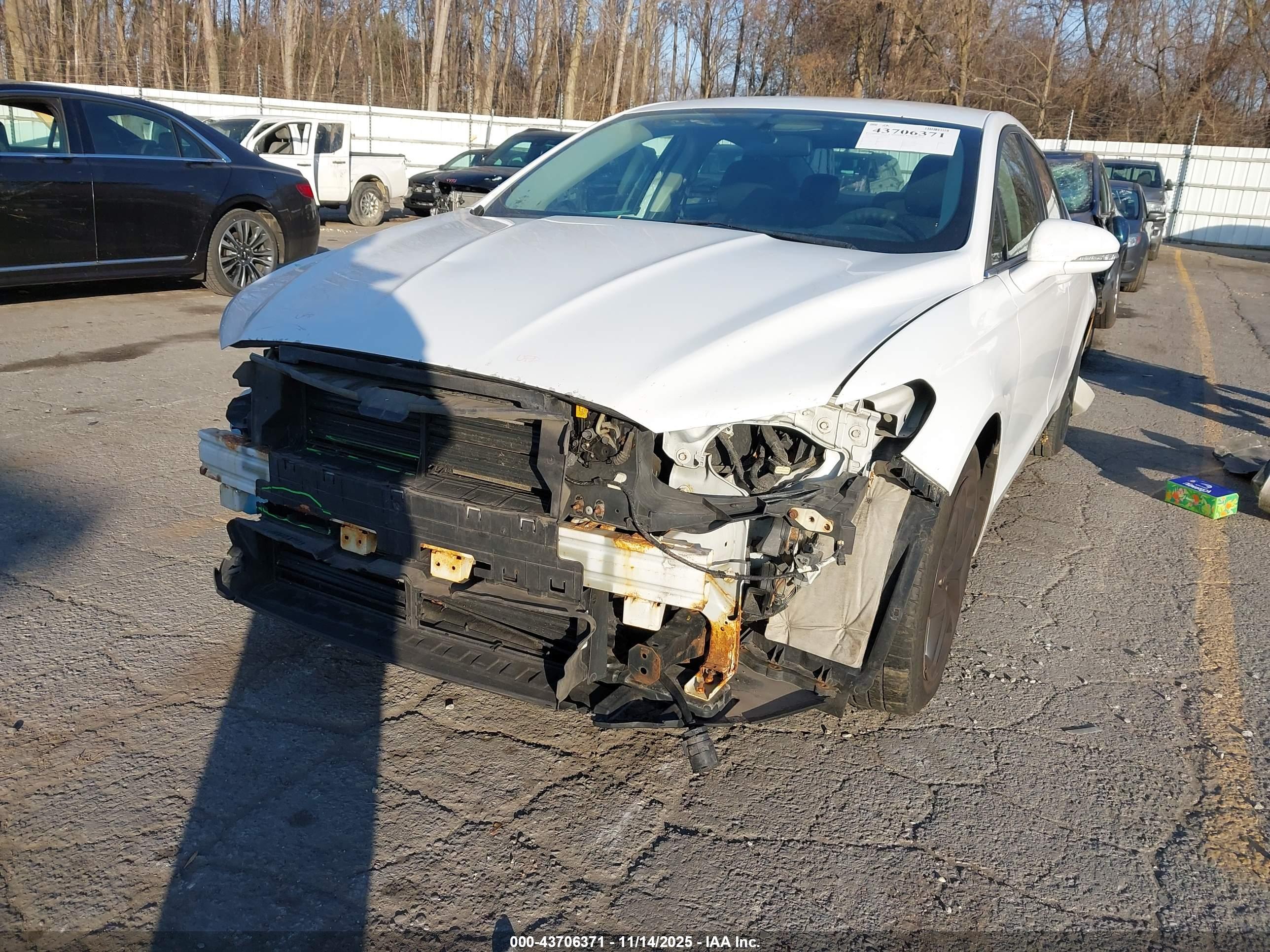 FORD FUSION image 6