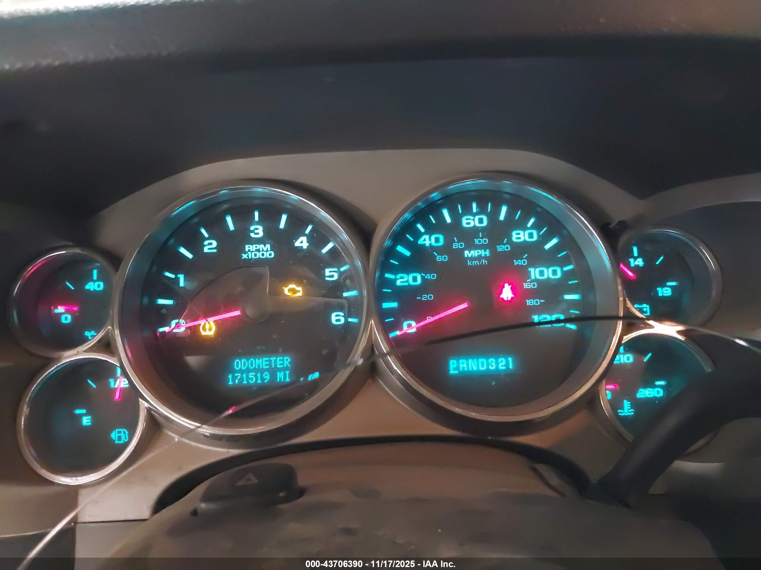 CHEVROLET SILVERADO image 7
