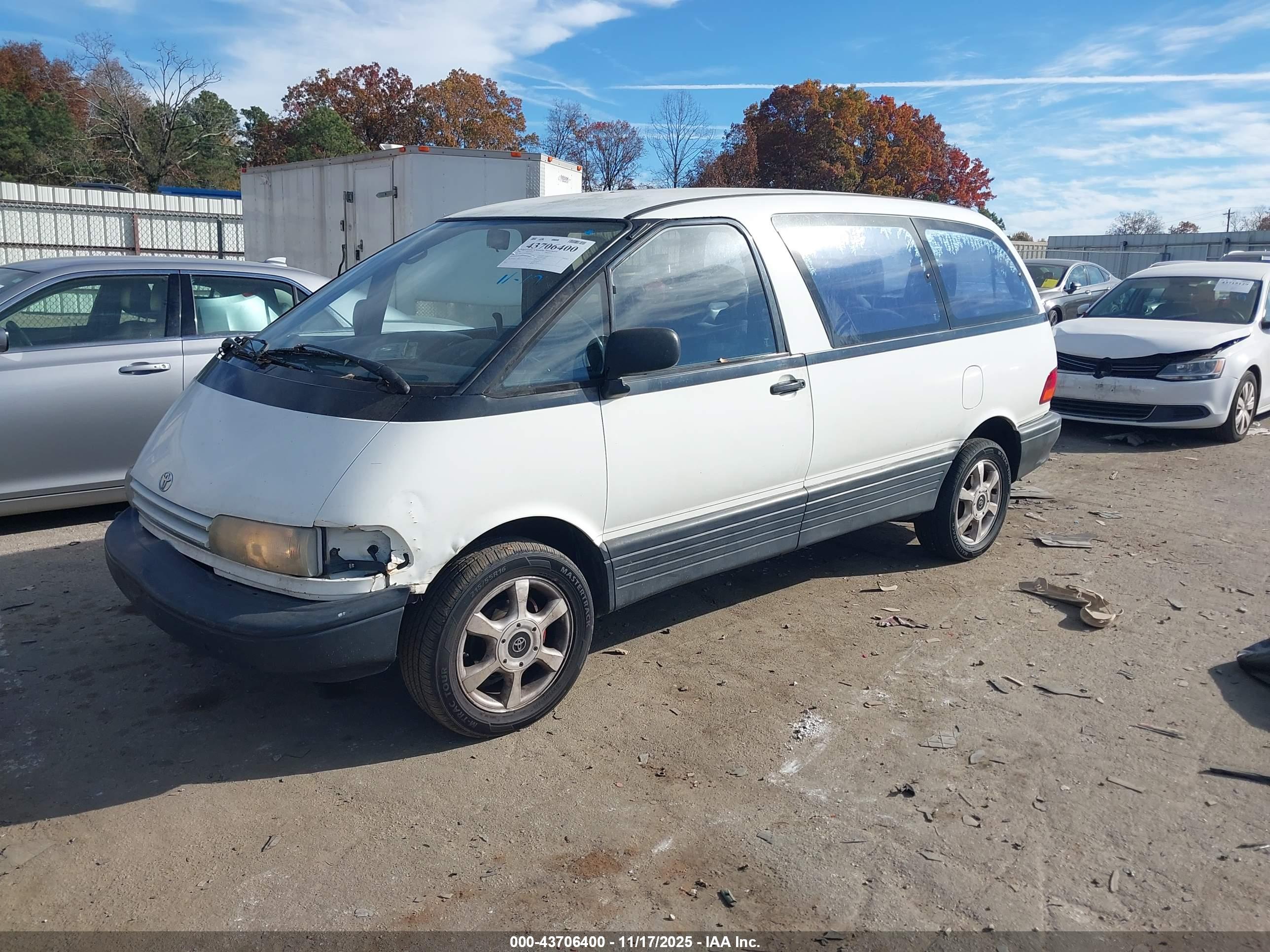 TOYOTA PREVIA image 2