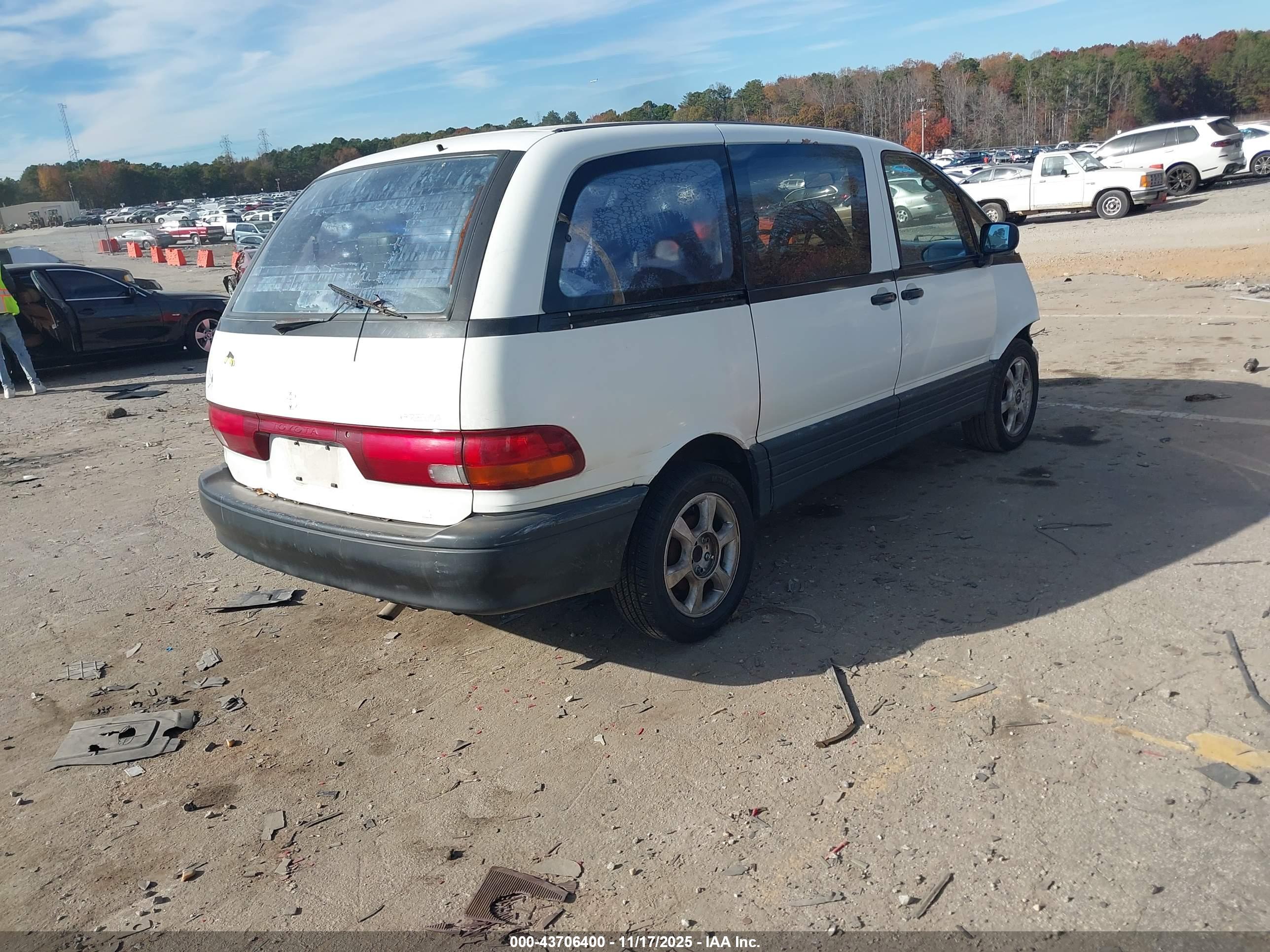 TOYOTA PREVIA image 4
