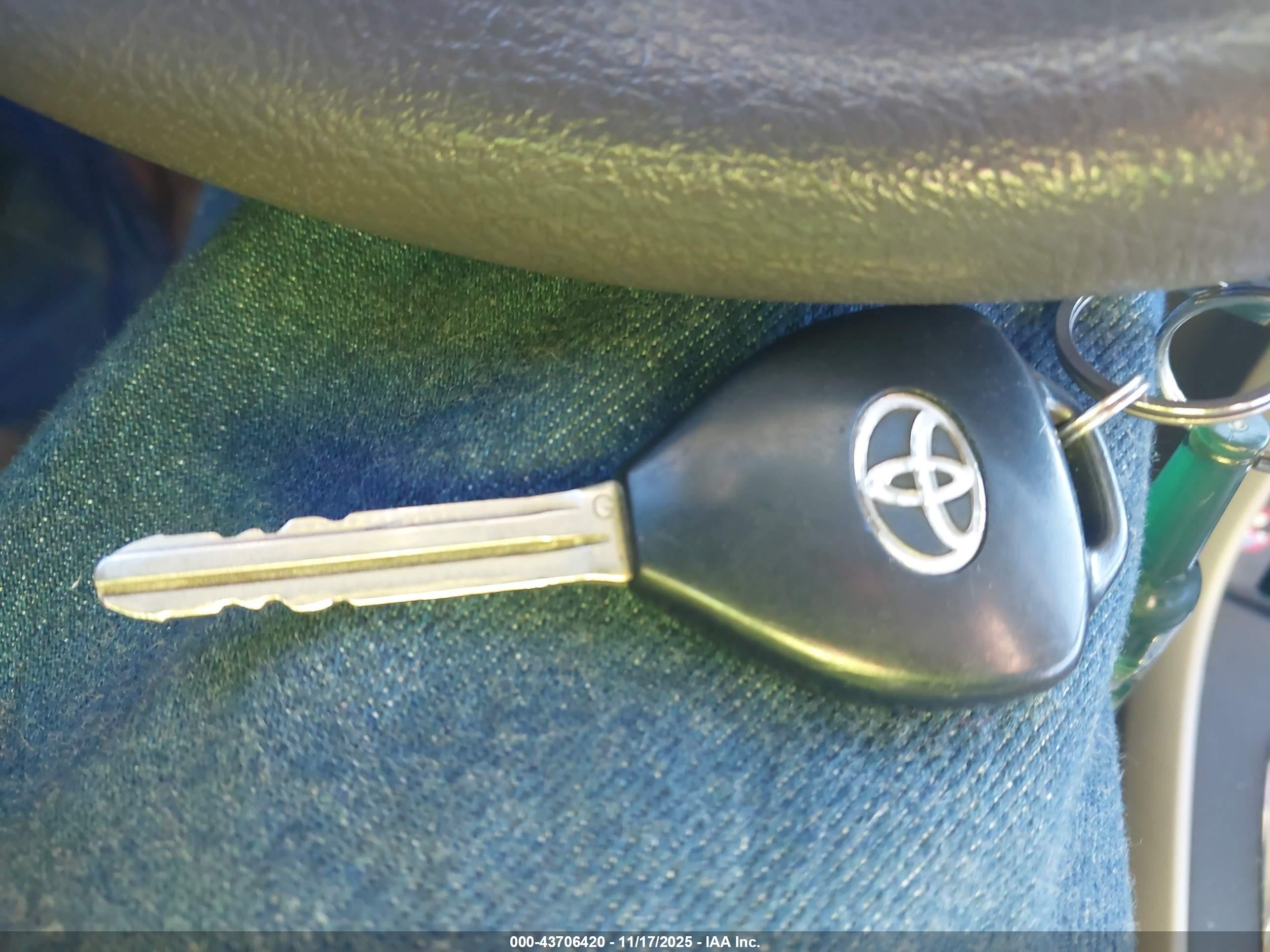 TOYOTA COROLLA image 11