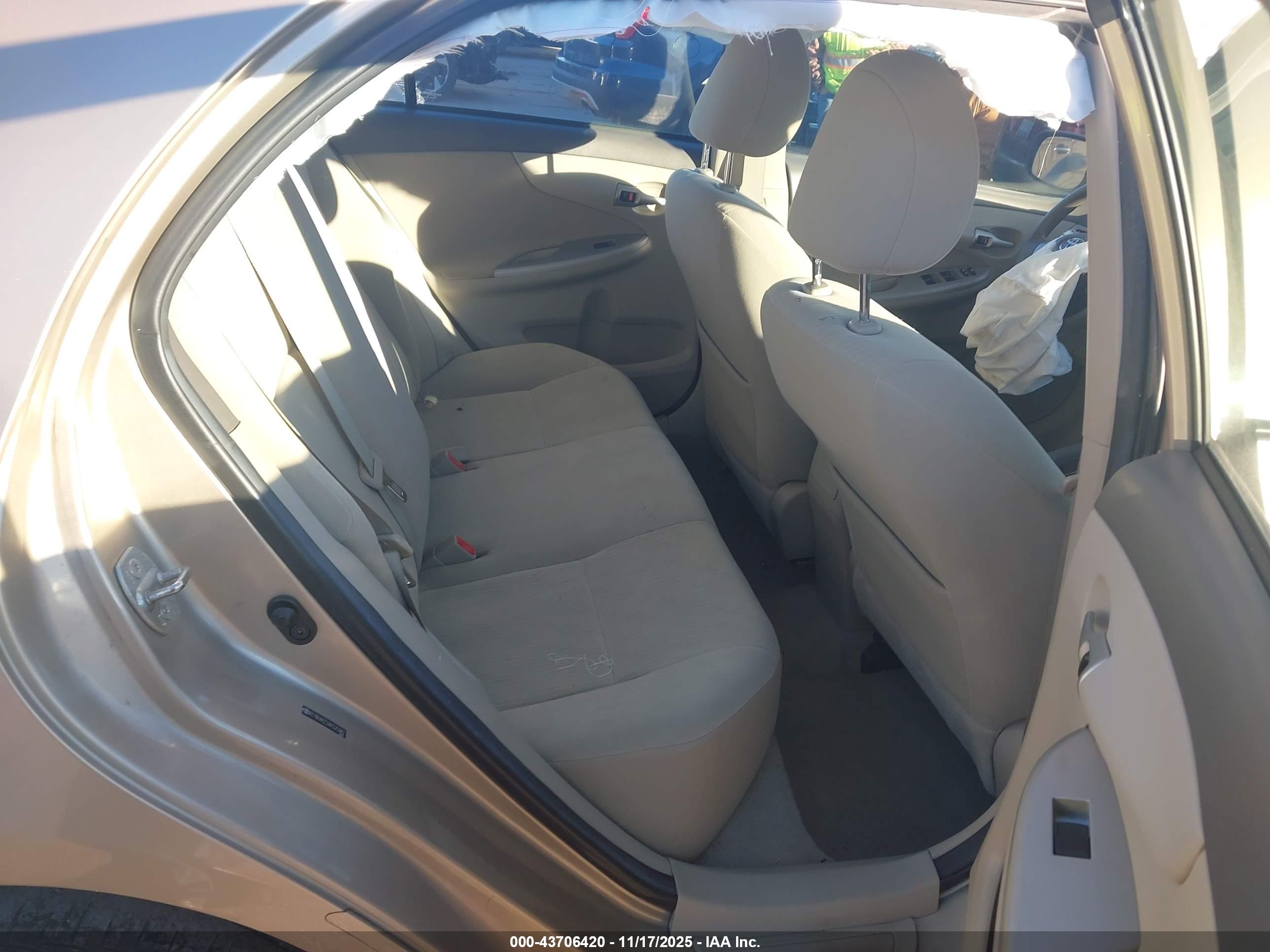 TOYOTA COROLLA image 8