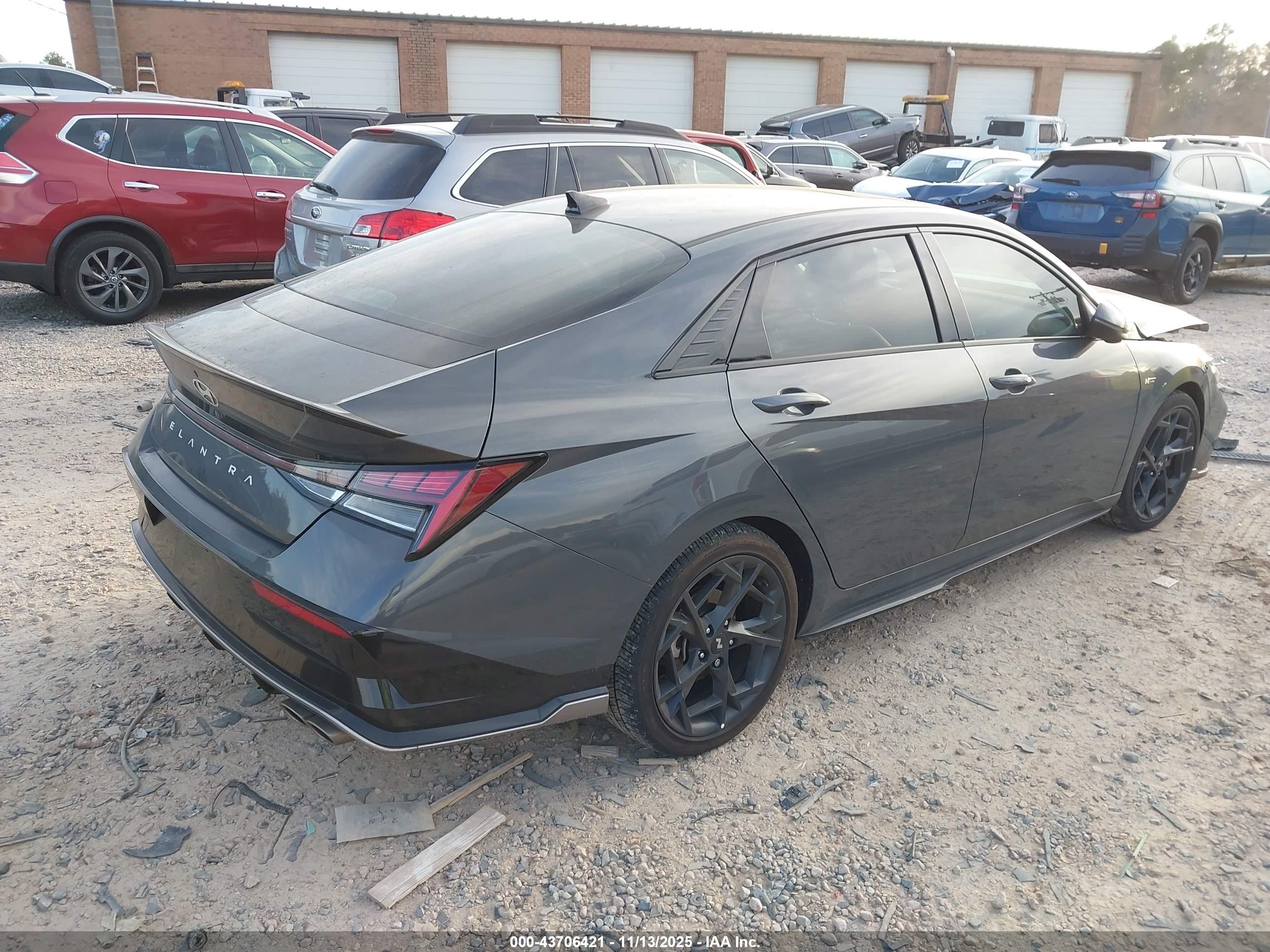 HYUNDAI ELANTRA image 4