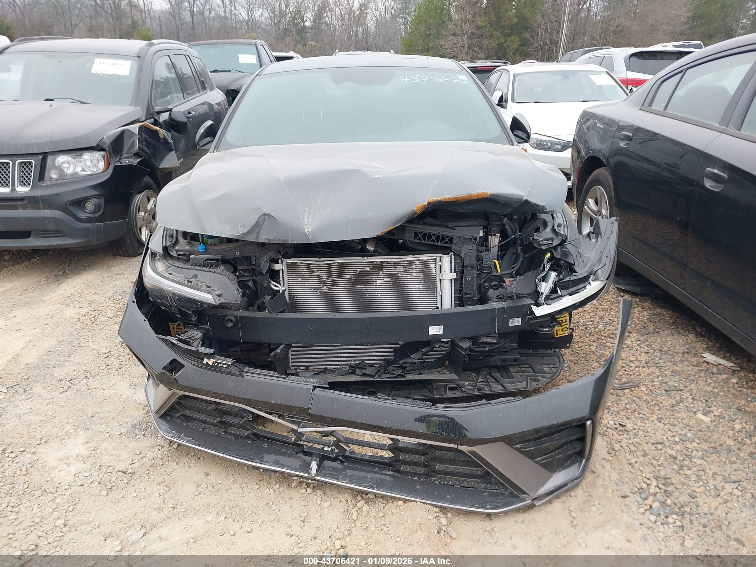 HYUNDAI ELANTRA image 6