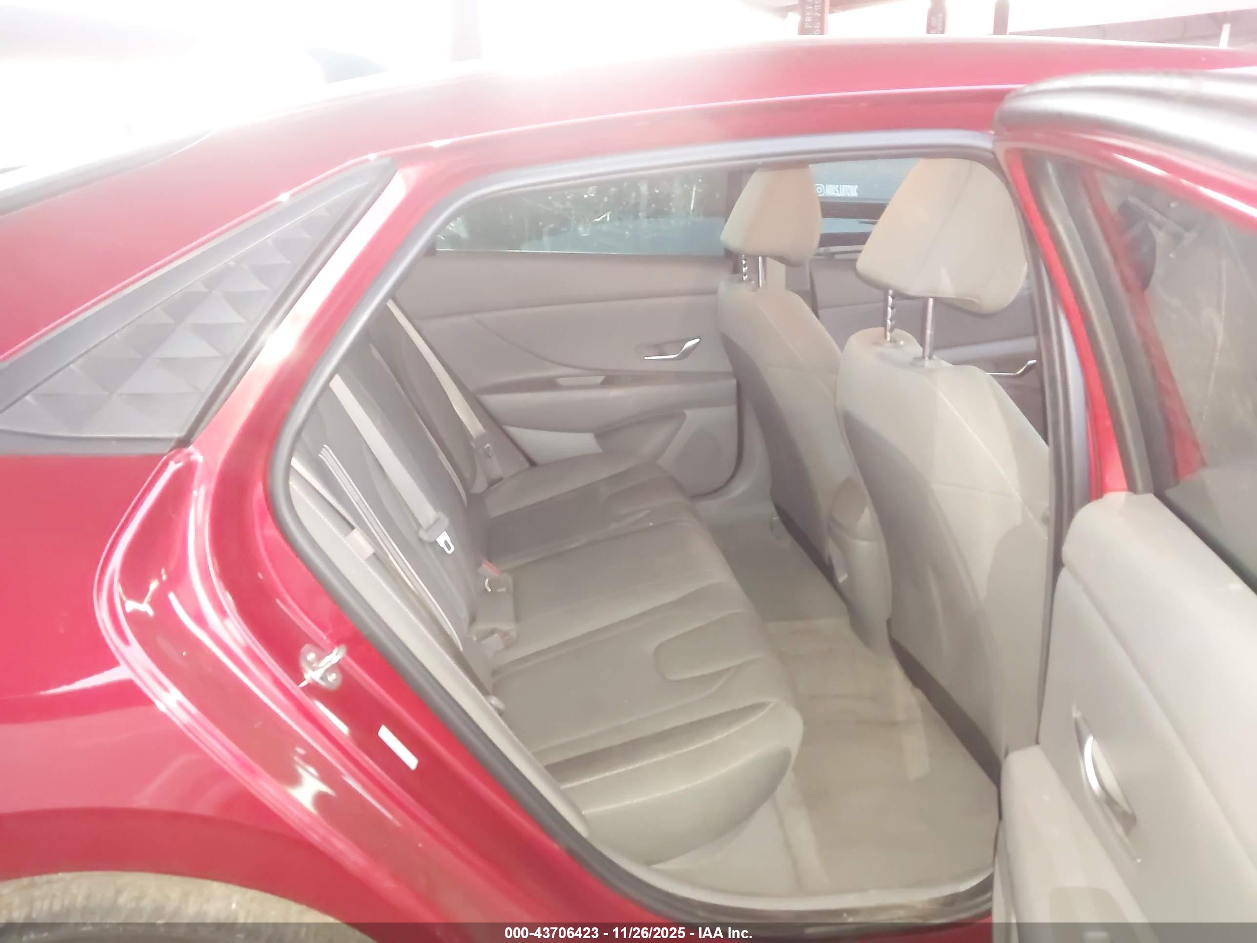 HYUNDAI ELANTRA image 8