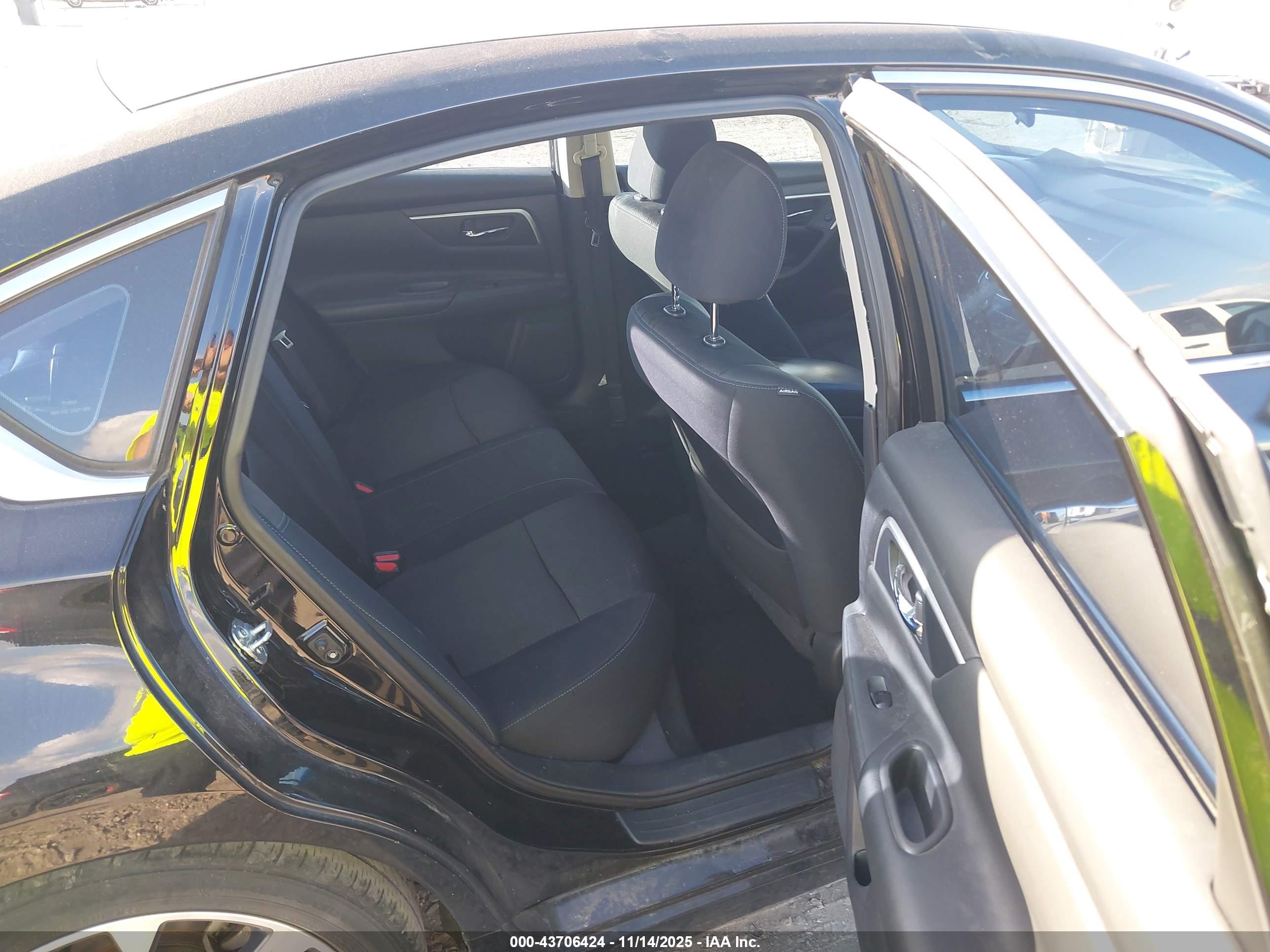 NISSAN ALTIMA image 8
