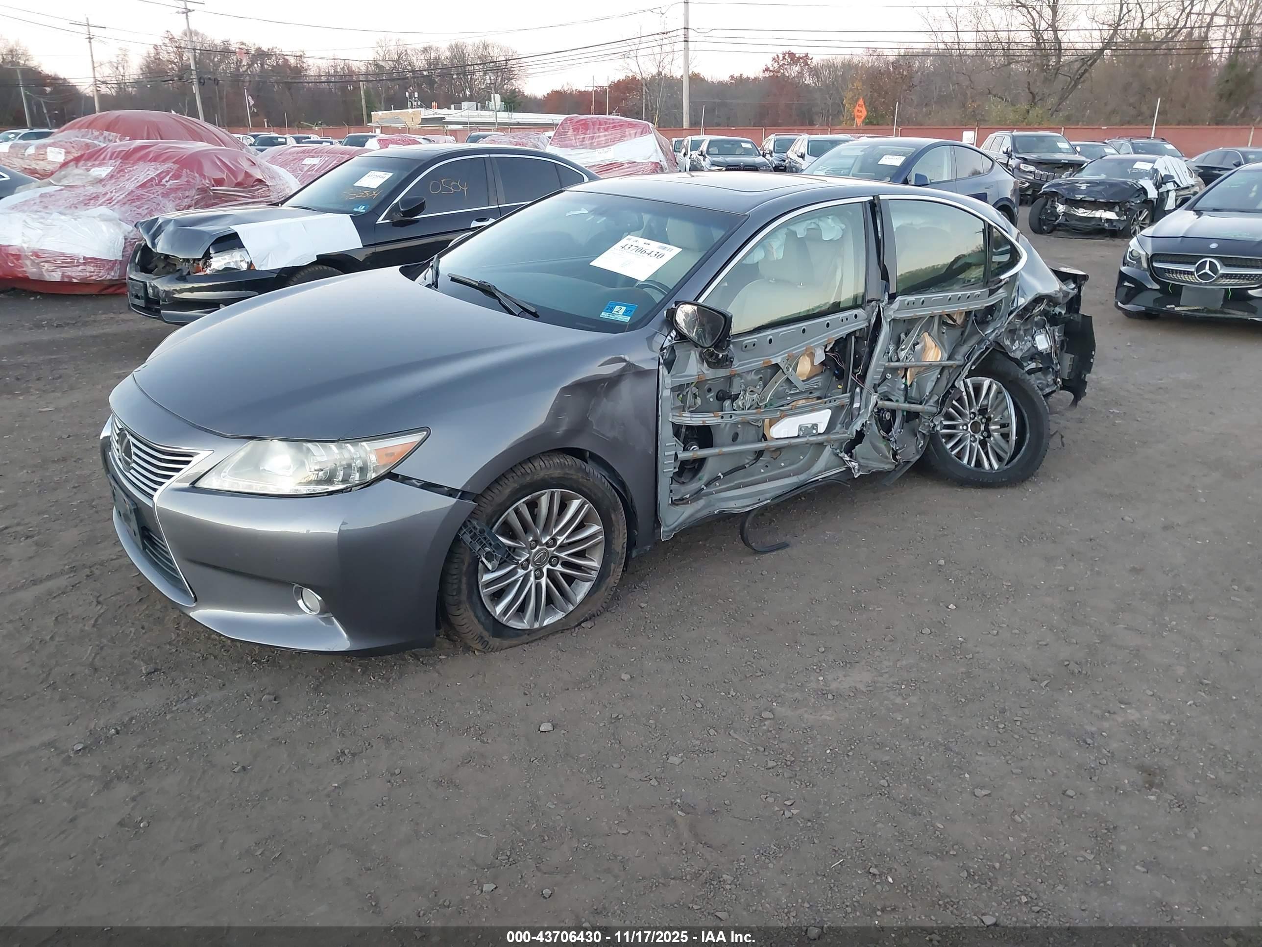LEXUS ES image 2
