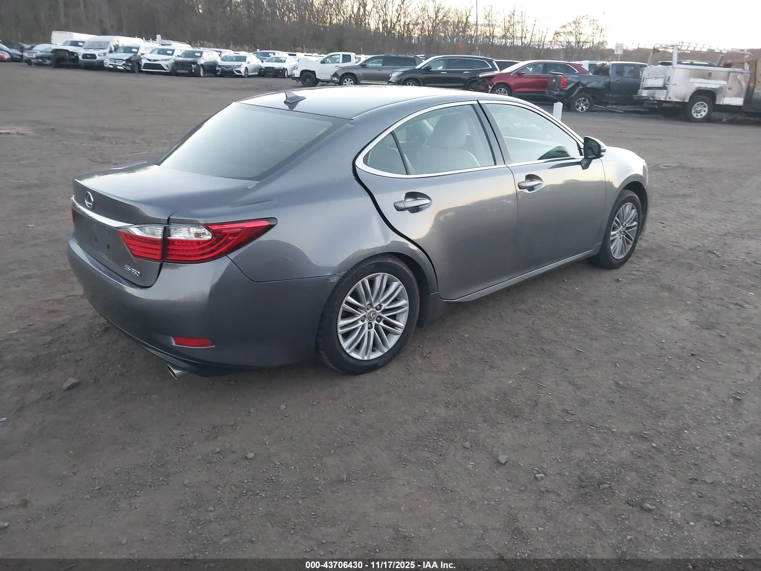 LEXUS ES image 4