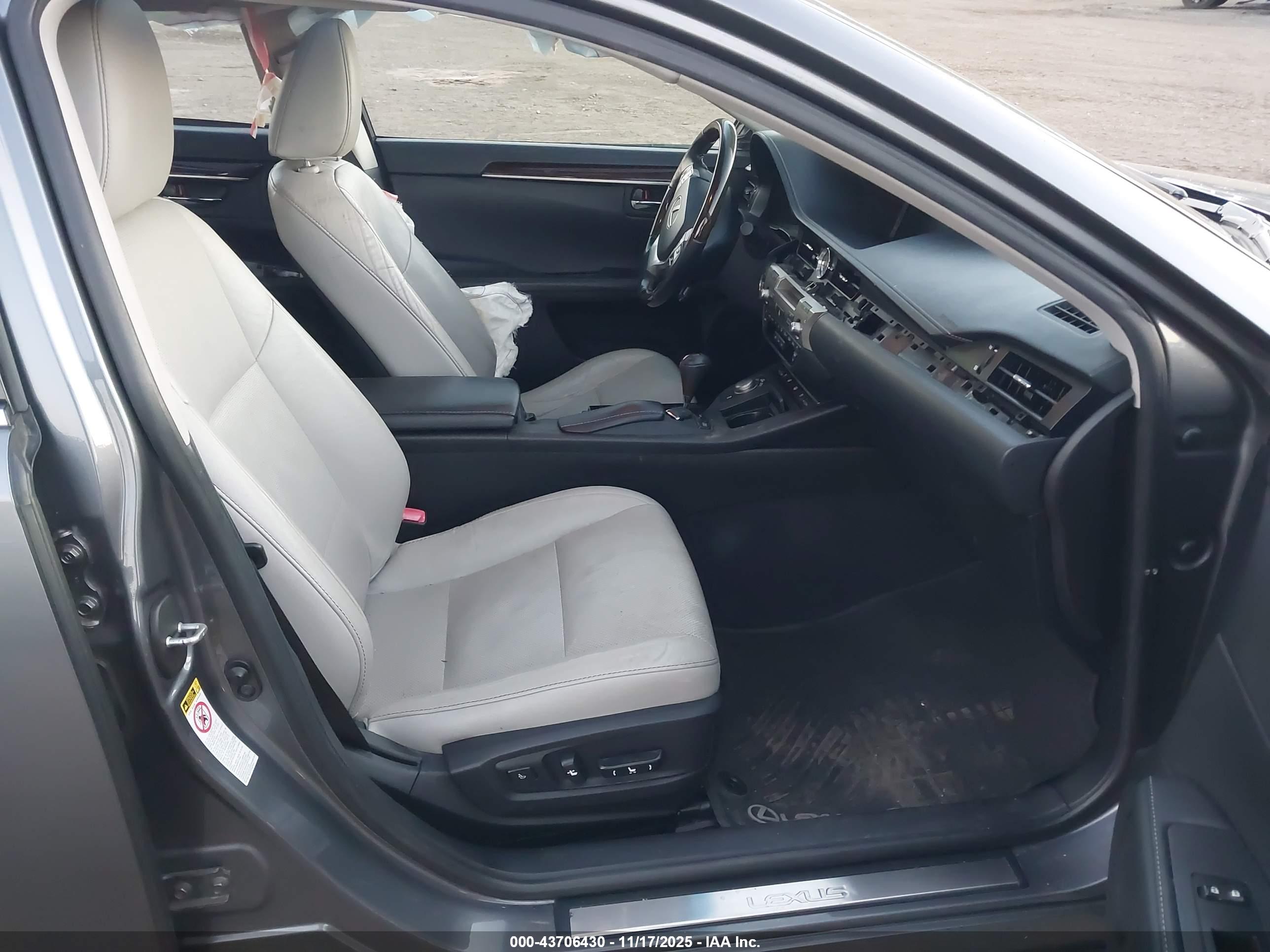 LEXUS ES image 5