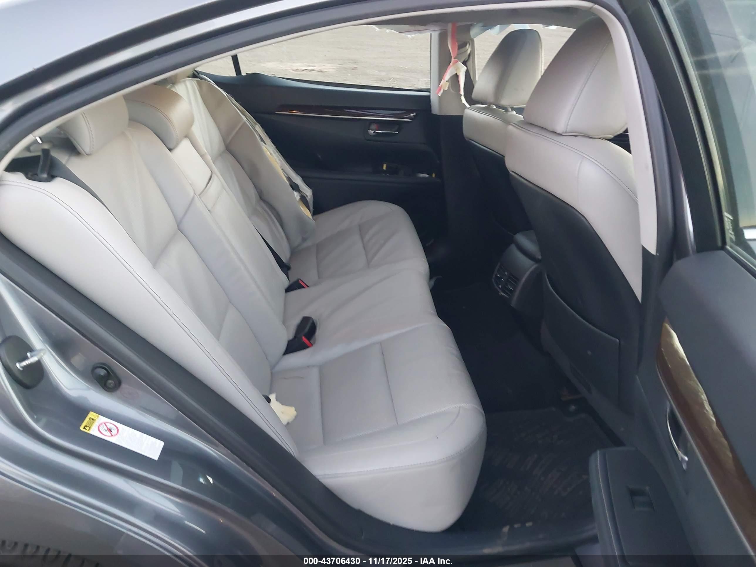 LEXUS ES image 8