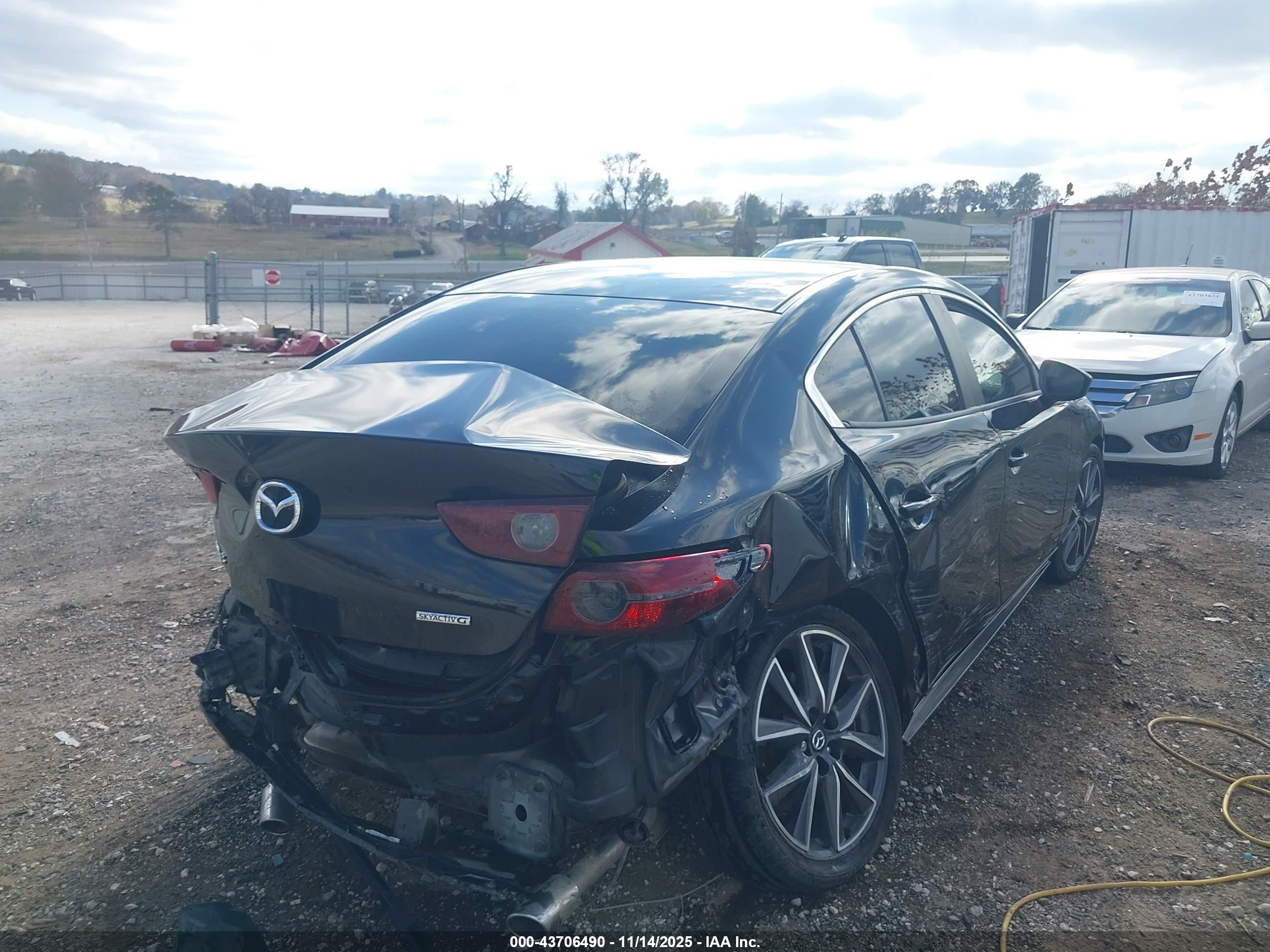 MAZDA MAZDA3 image 4