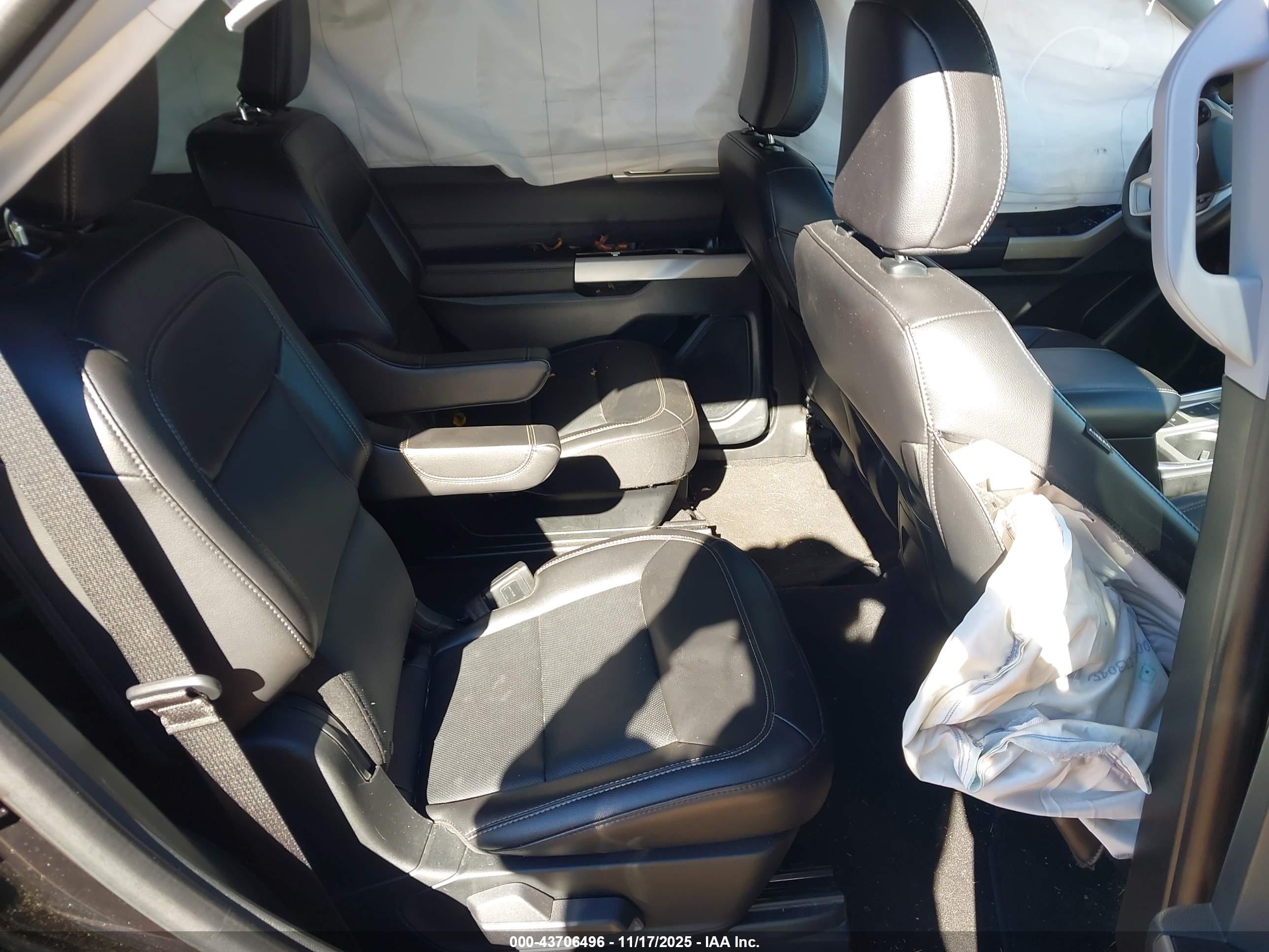 FORD EXPLORER image 8