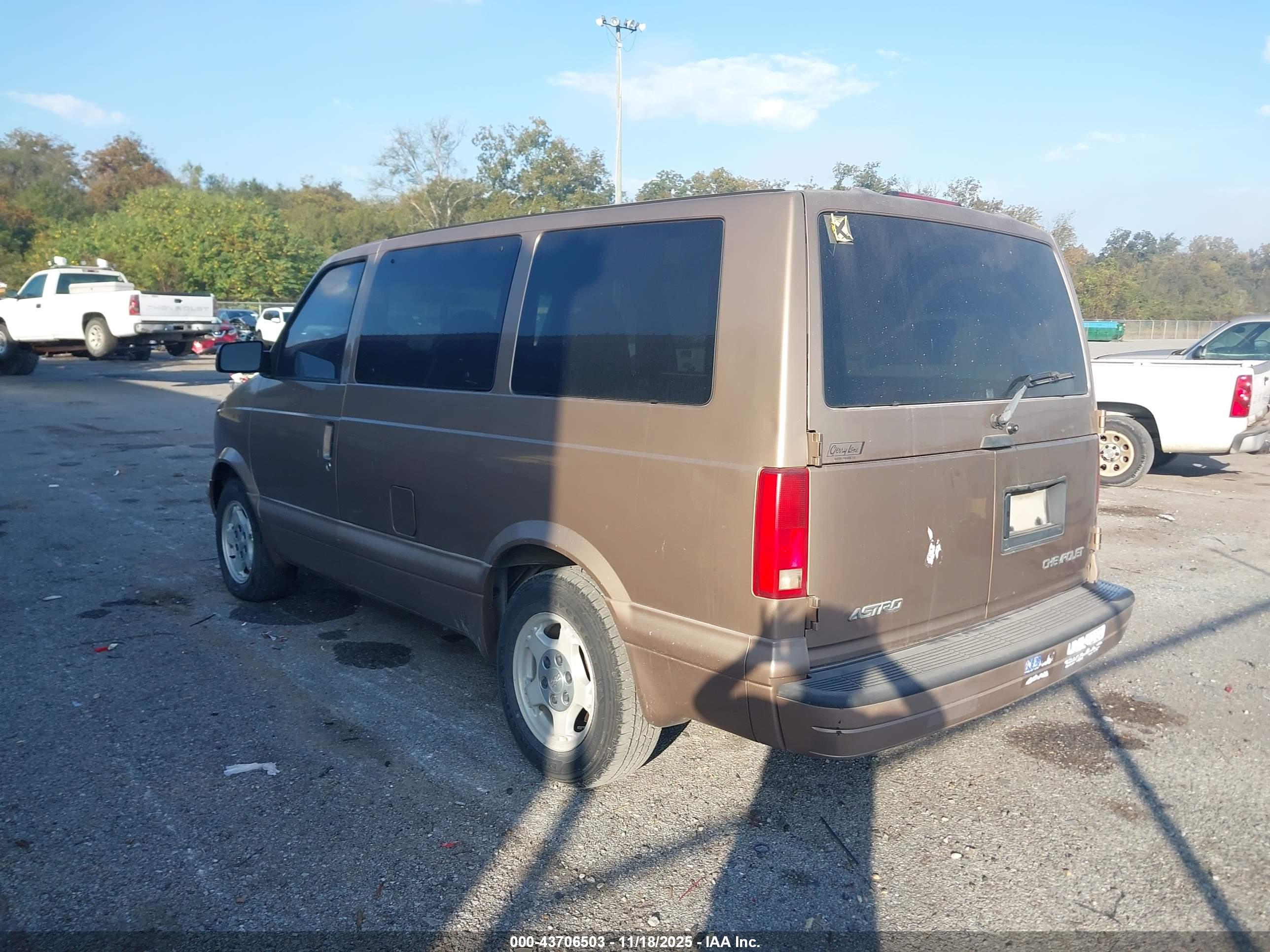 CHEVROLET ASTRO image 3