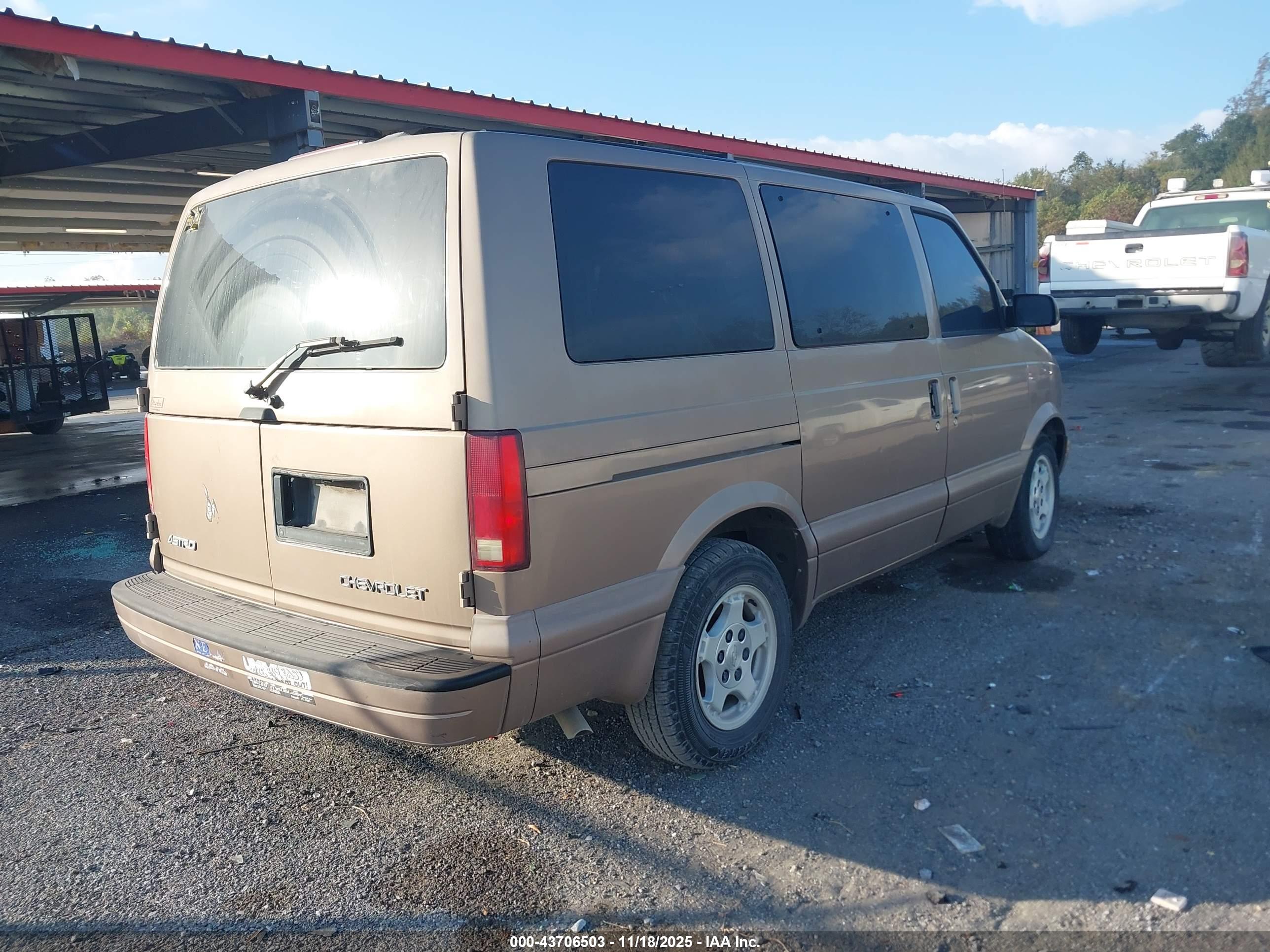 CHEVROLET ASTRO image 4