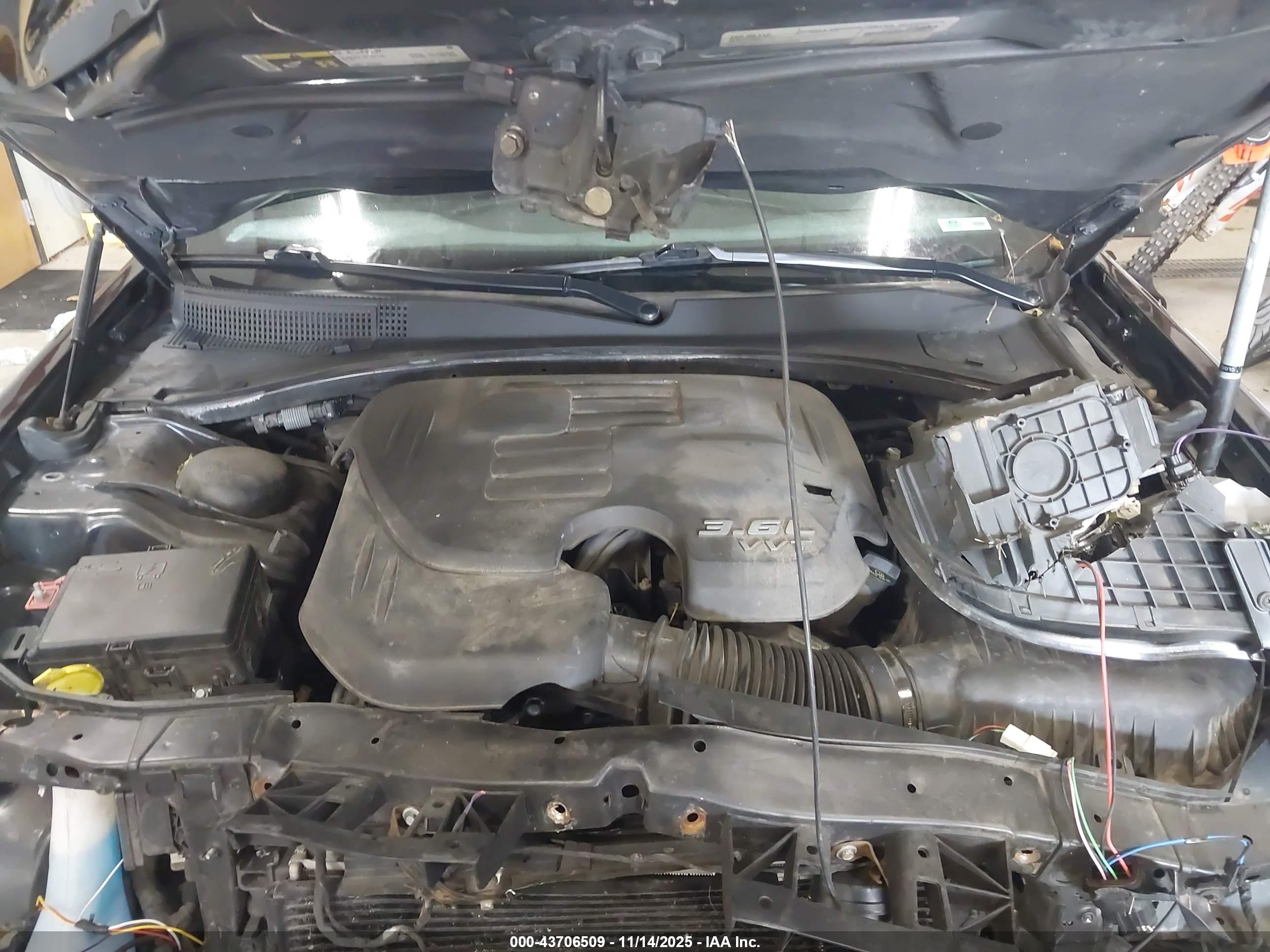 CHRYSLER 300 image 10