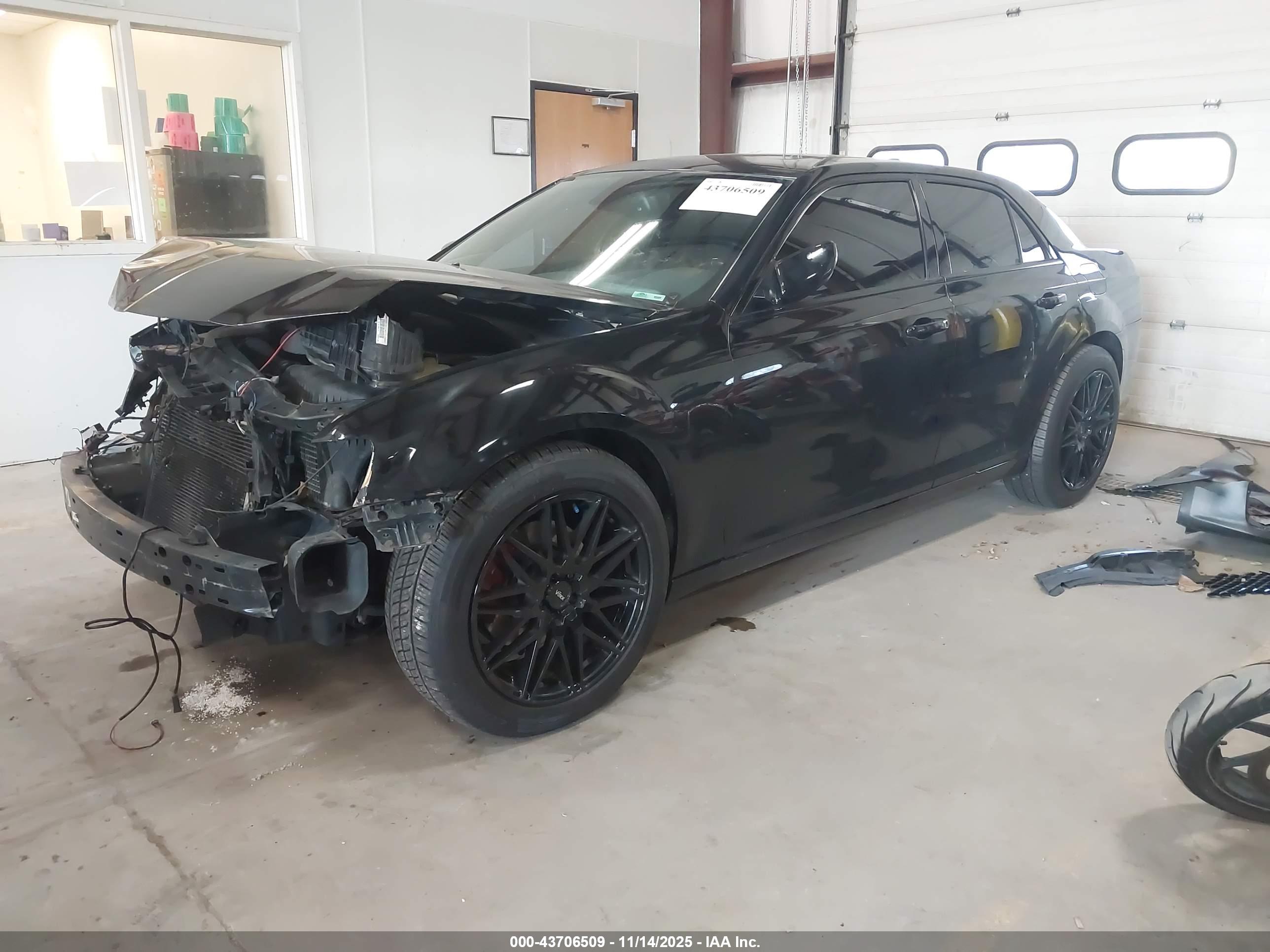 CHRYSLER 300 image 2