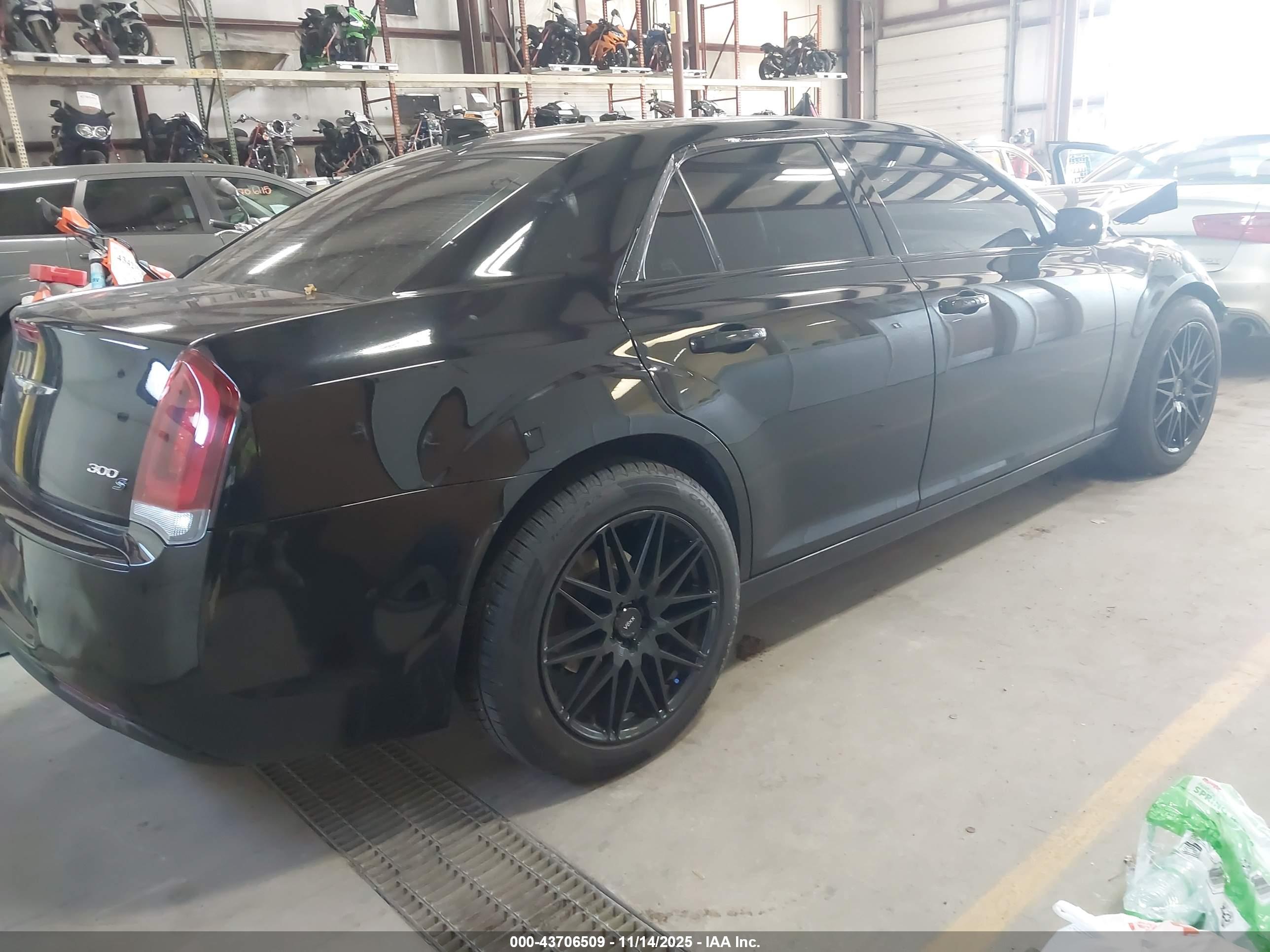 CHRYSLER 300 image 4