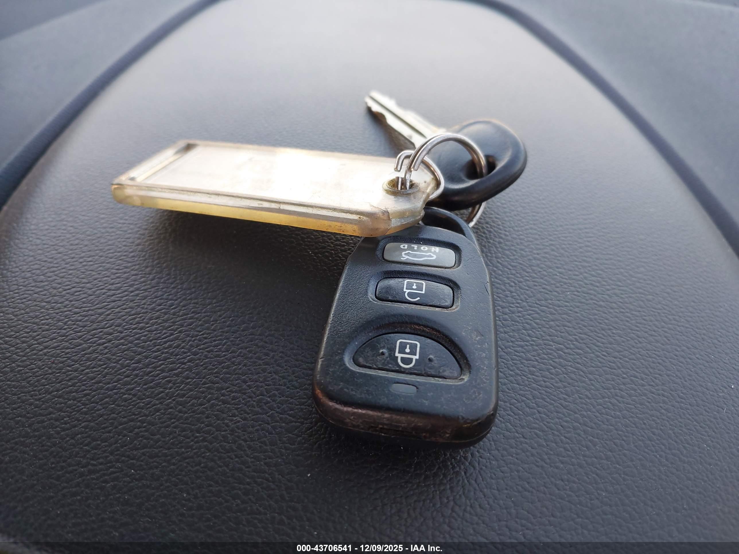 HYUNDAI ELANTRA image 11